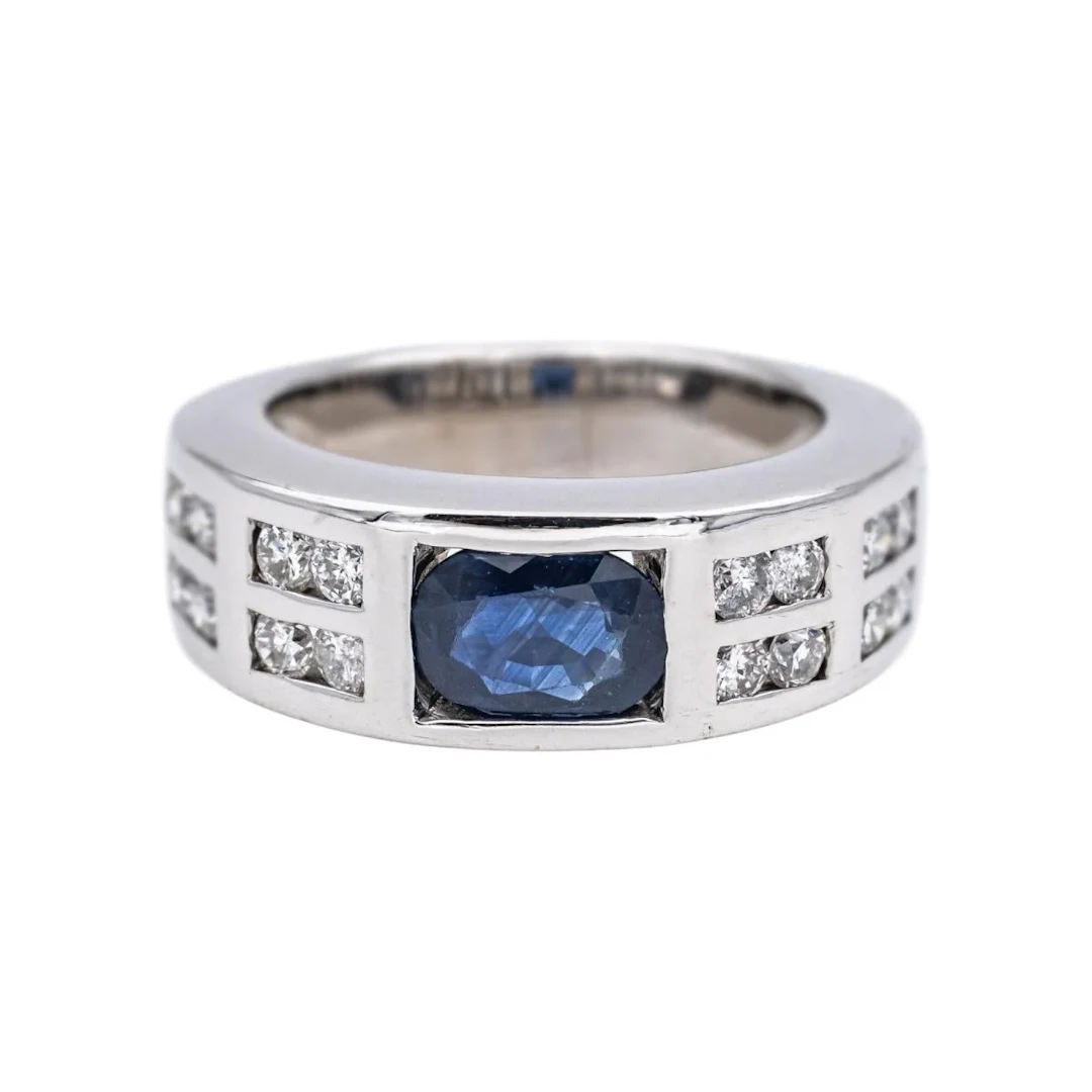 White gold, sapphire and diamond ring