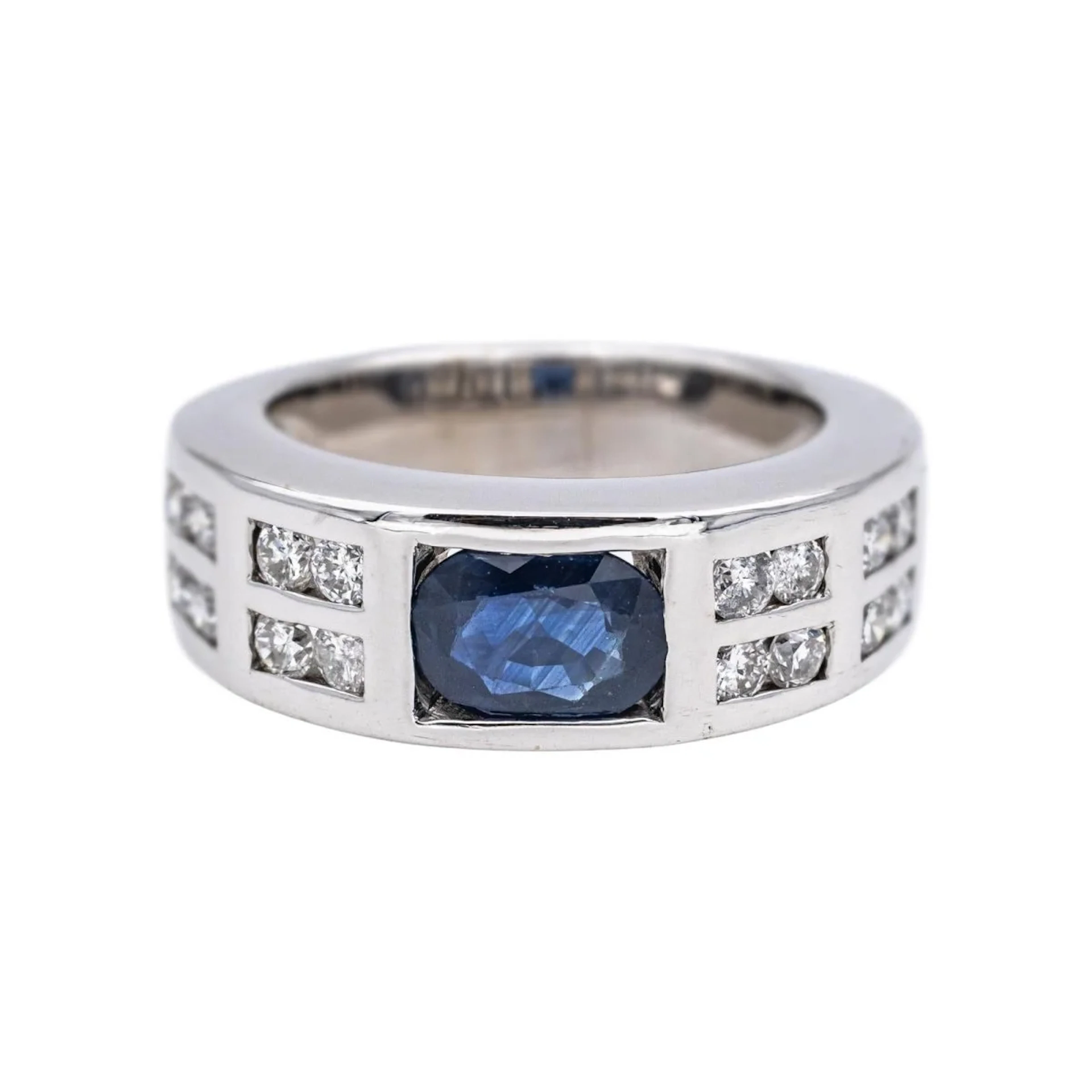 White gold, sapphire and diamond ring
