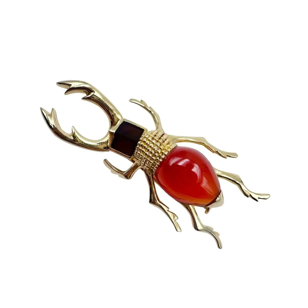 HERMÈS "Scarabée" Brooch in Yellow gold, Carnelian and Agate