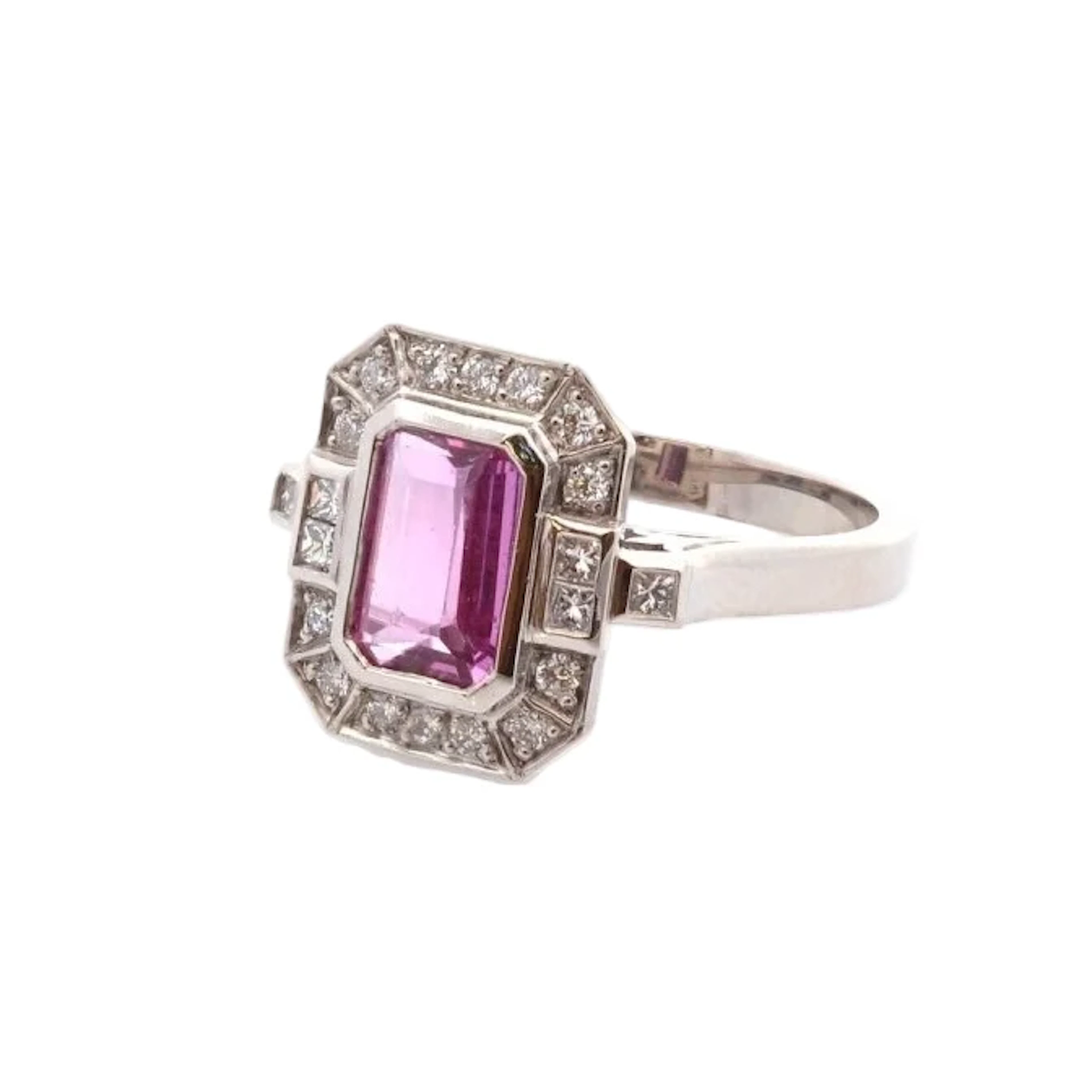 Ring vintage pink sapphire of 1.57cts and diamonds
