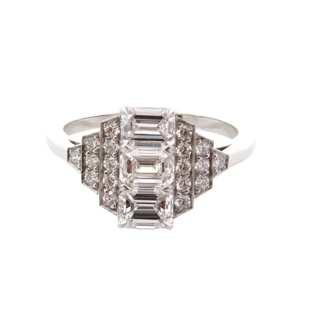 Trilogy ring in platinum and diamonds