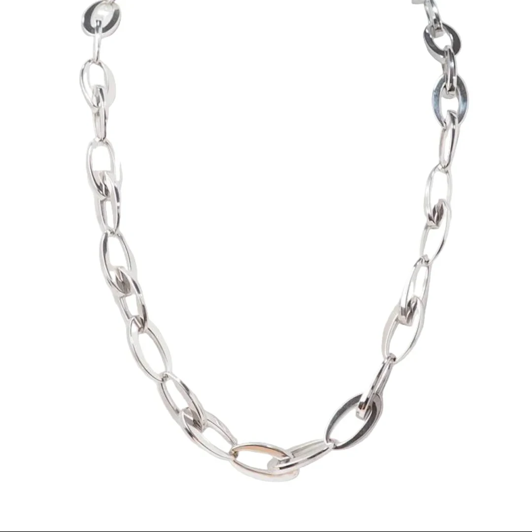 Oval link necklace in white gold