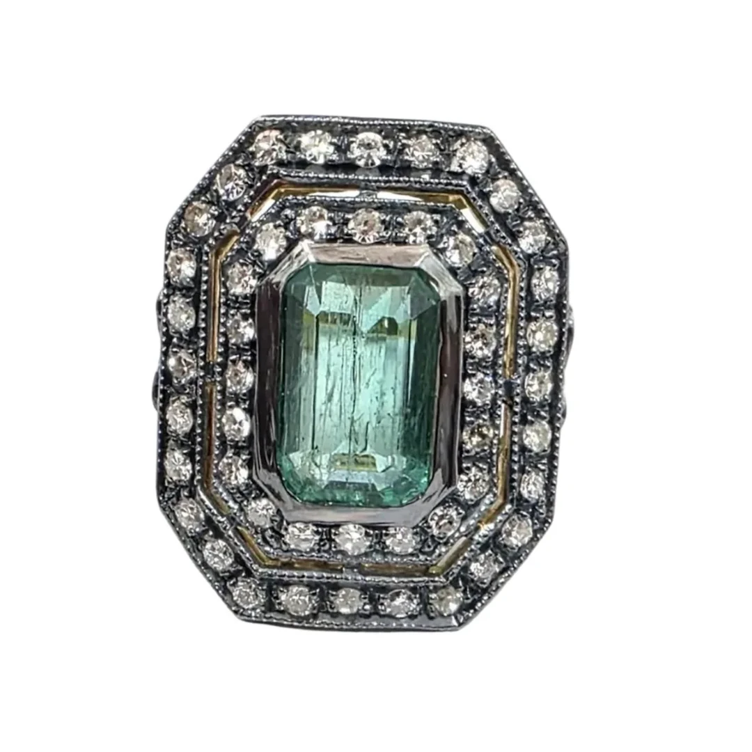 "Entourage" Ring in Yellow Gold, Emerald, and Diamonds