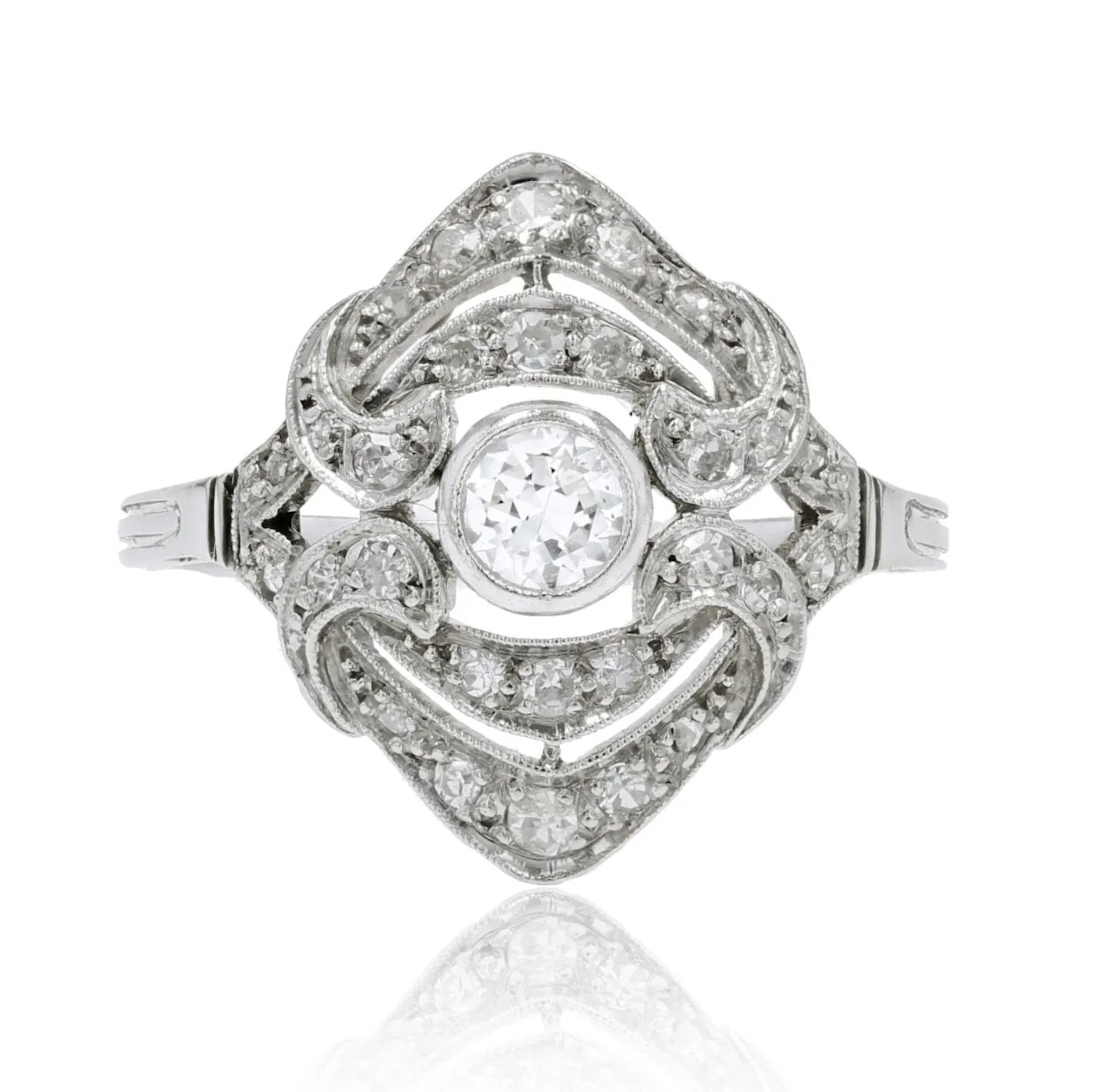 Marquise ring in white gold and diamonds