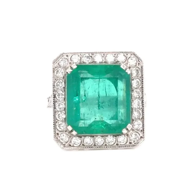 Bague Entourage en or blanc, émeraude et diamants
