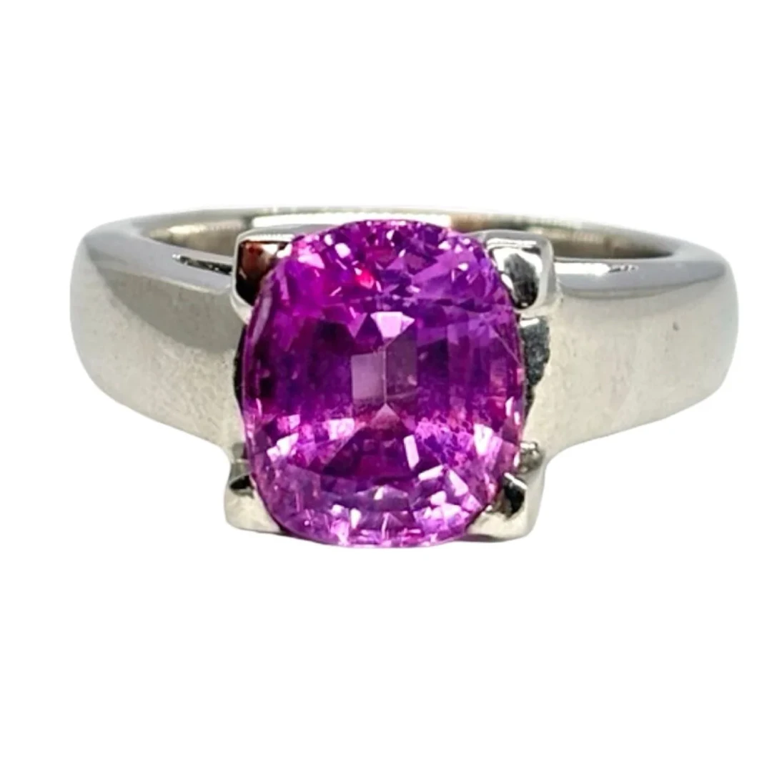 Ring in white gold and pink sapphire