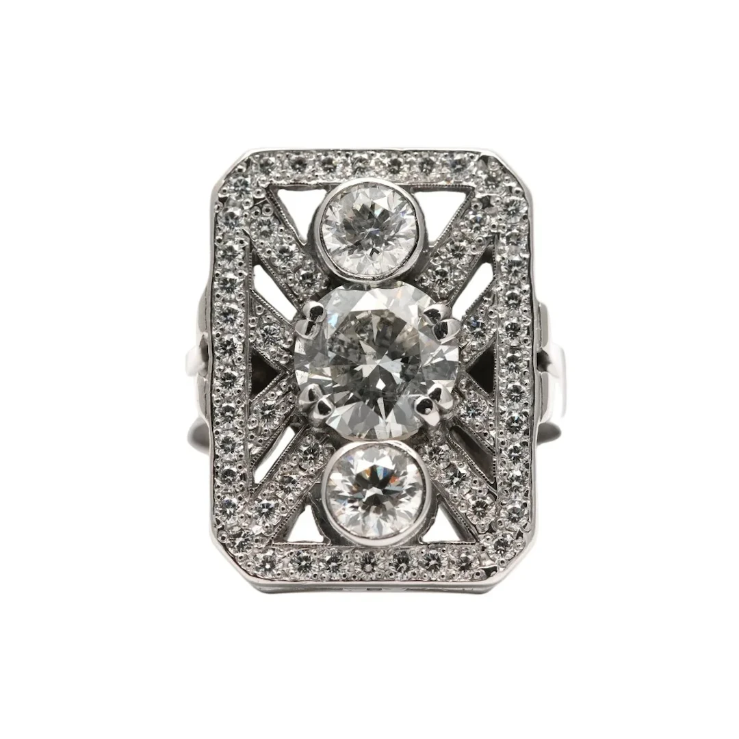"Entourage" Ring in White Gold and Diamonds