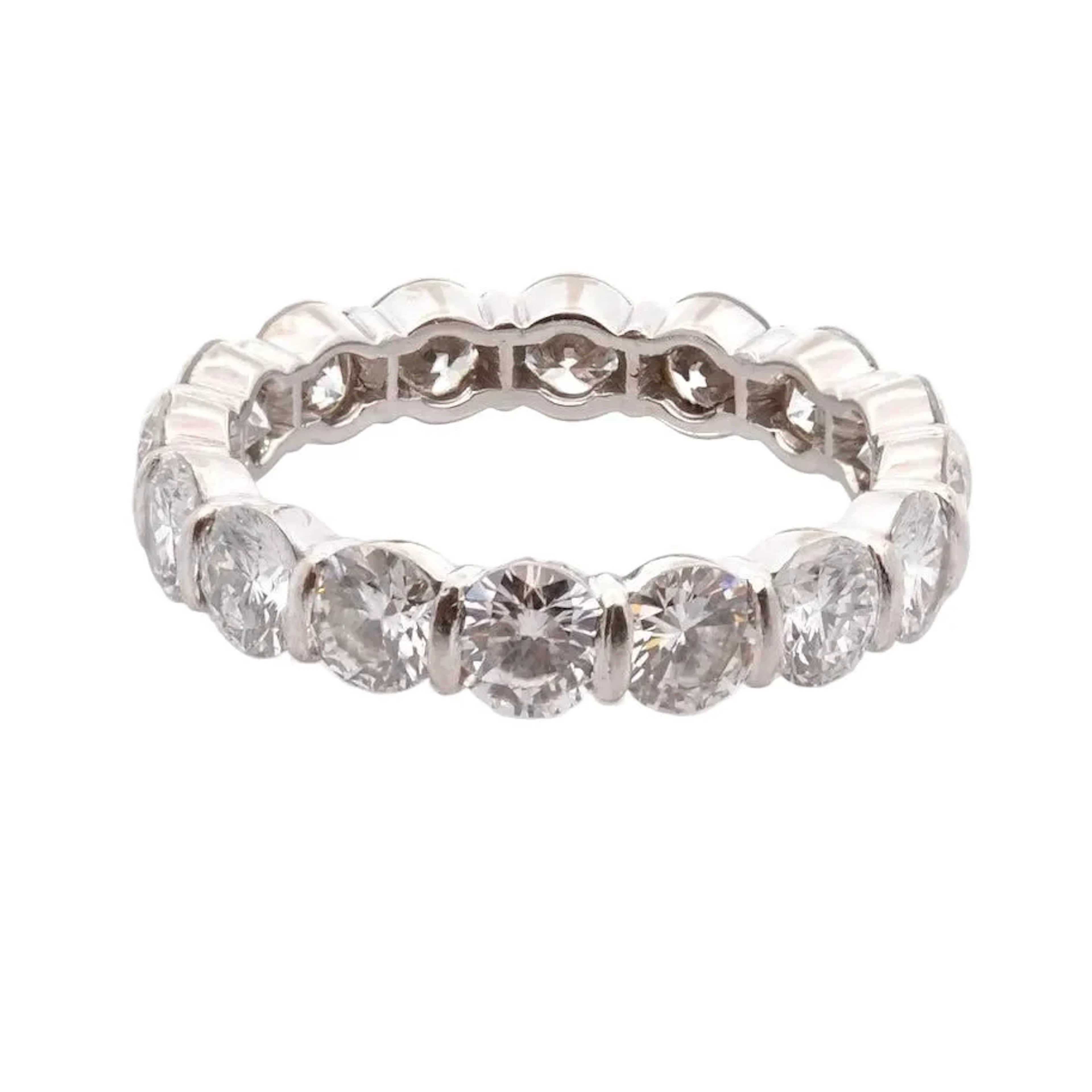 Wedding band in white gold, platinum and diamonds