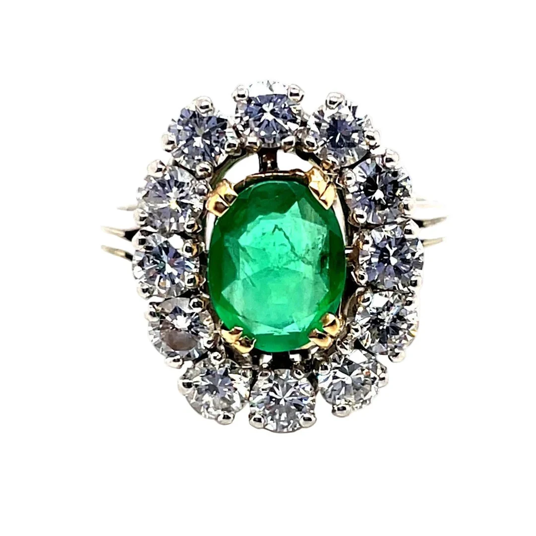 Daisy ring in white gold, platinum, emerald and diamonds