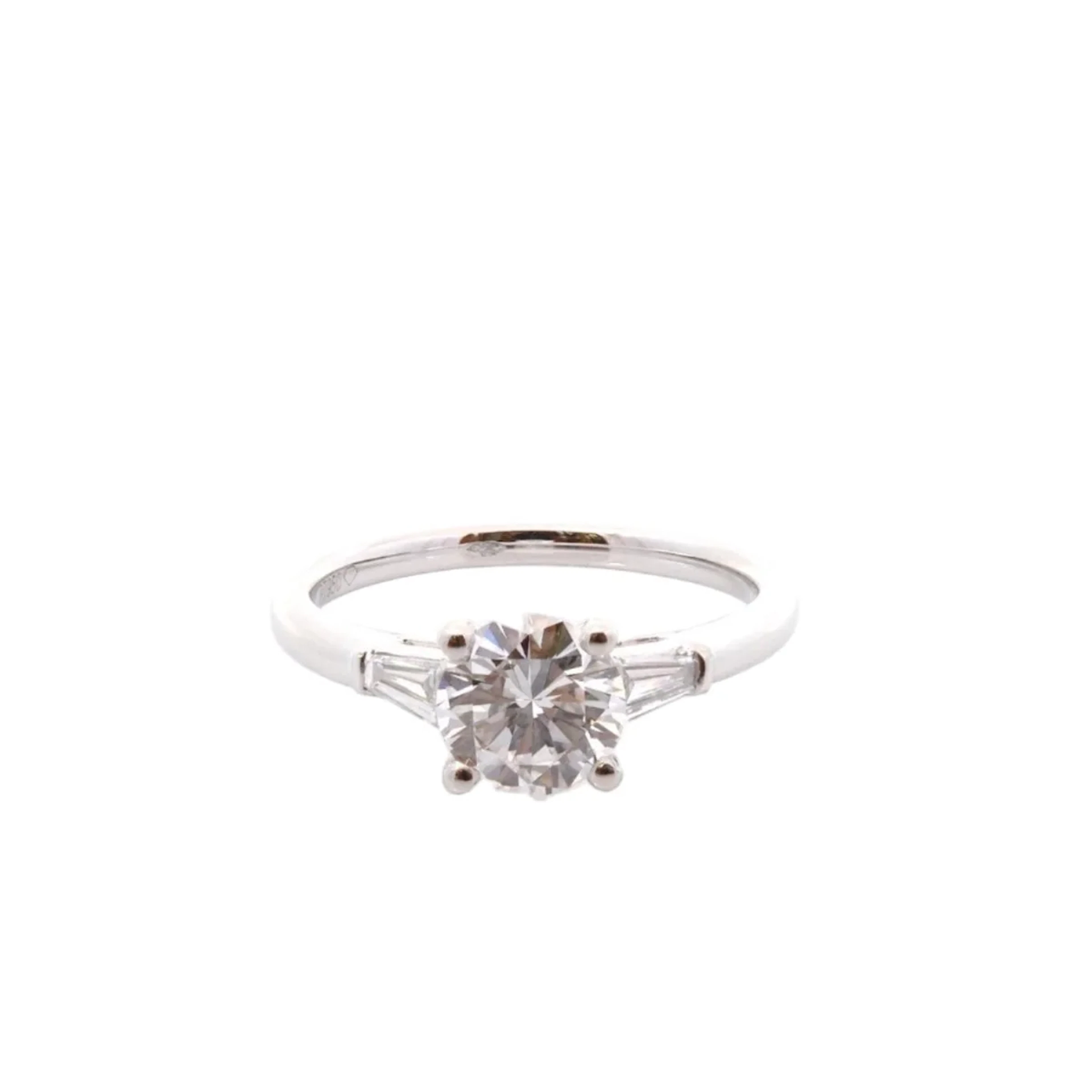 Solitaire ring in platinum and diamonds