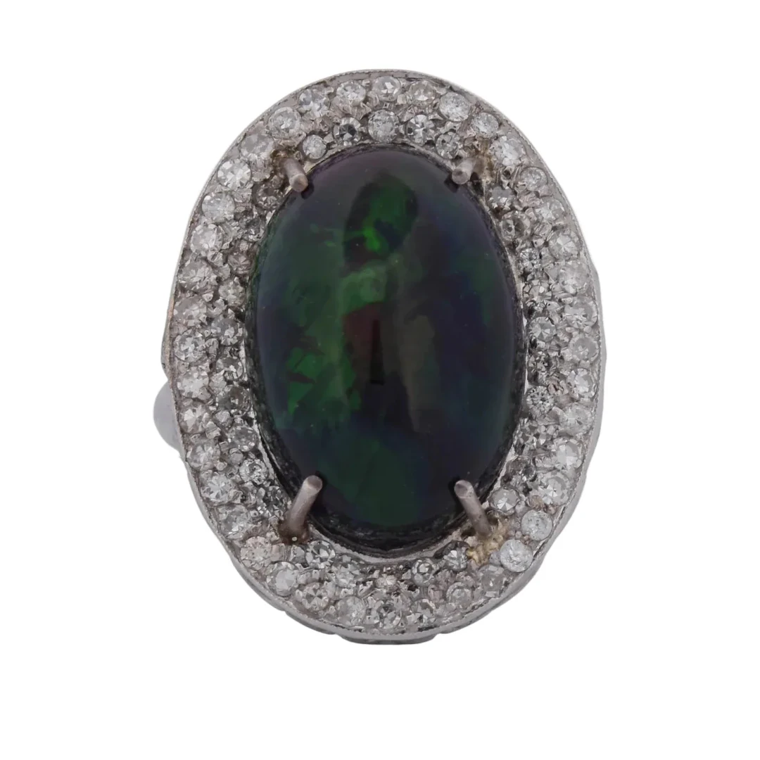 Bague Entourage en or blanc, opale et diamants
