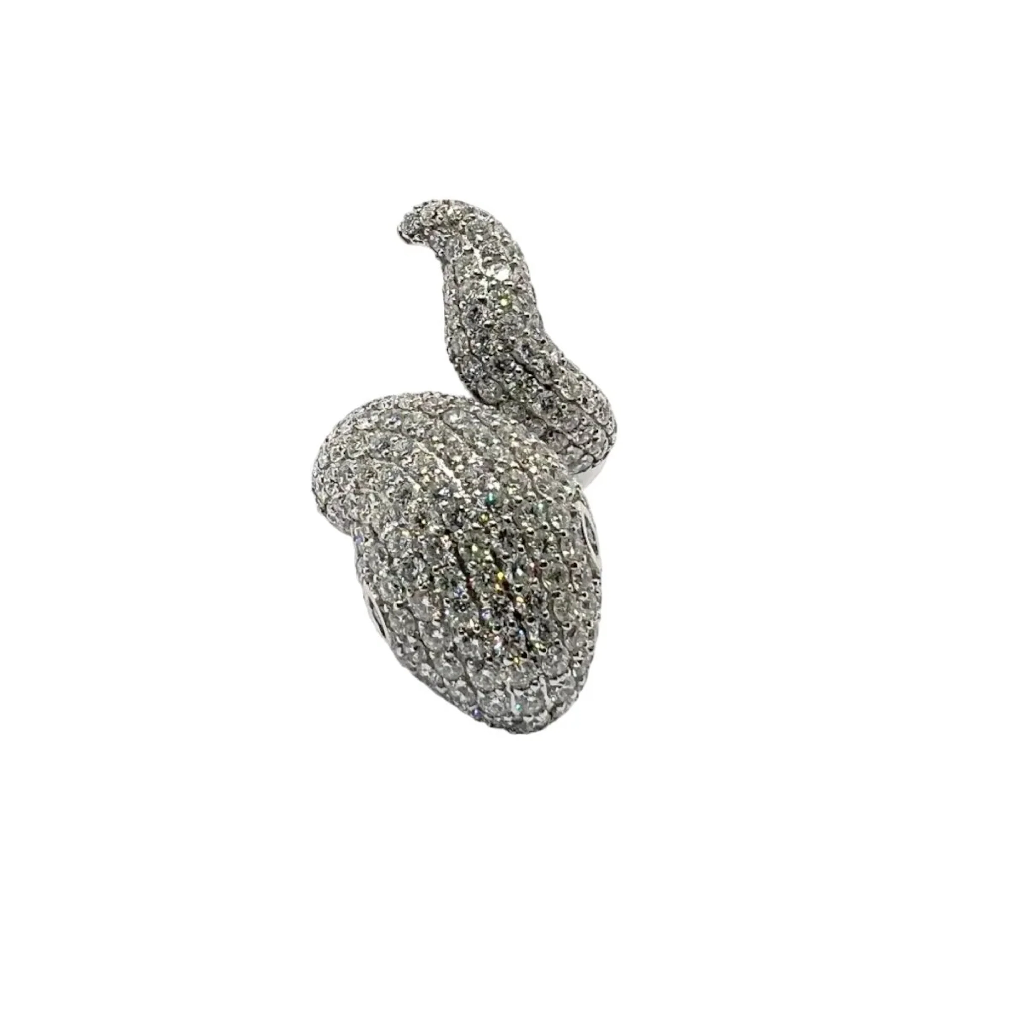 Bague Pavée en or blanc et diamants