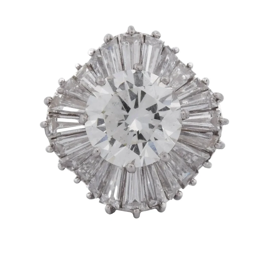 Entourage Ring in Platinum and Diamonds