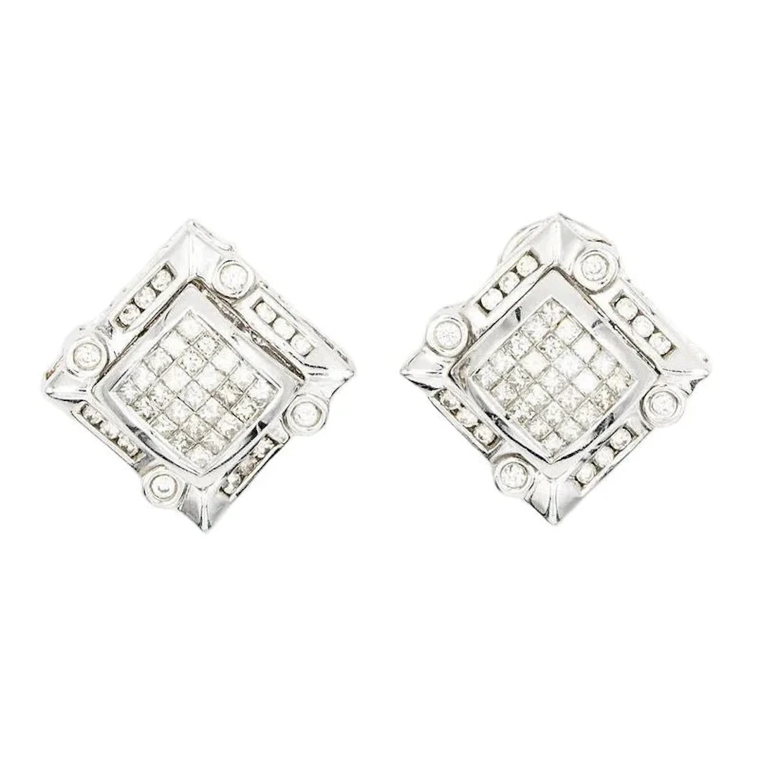 Earrings in white gold and diamonds.
