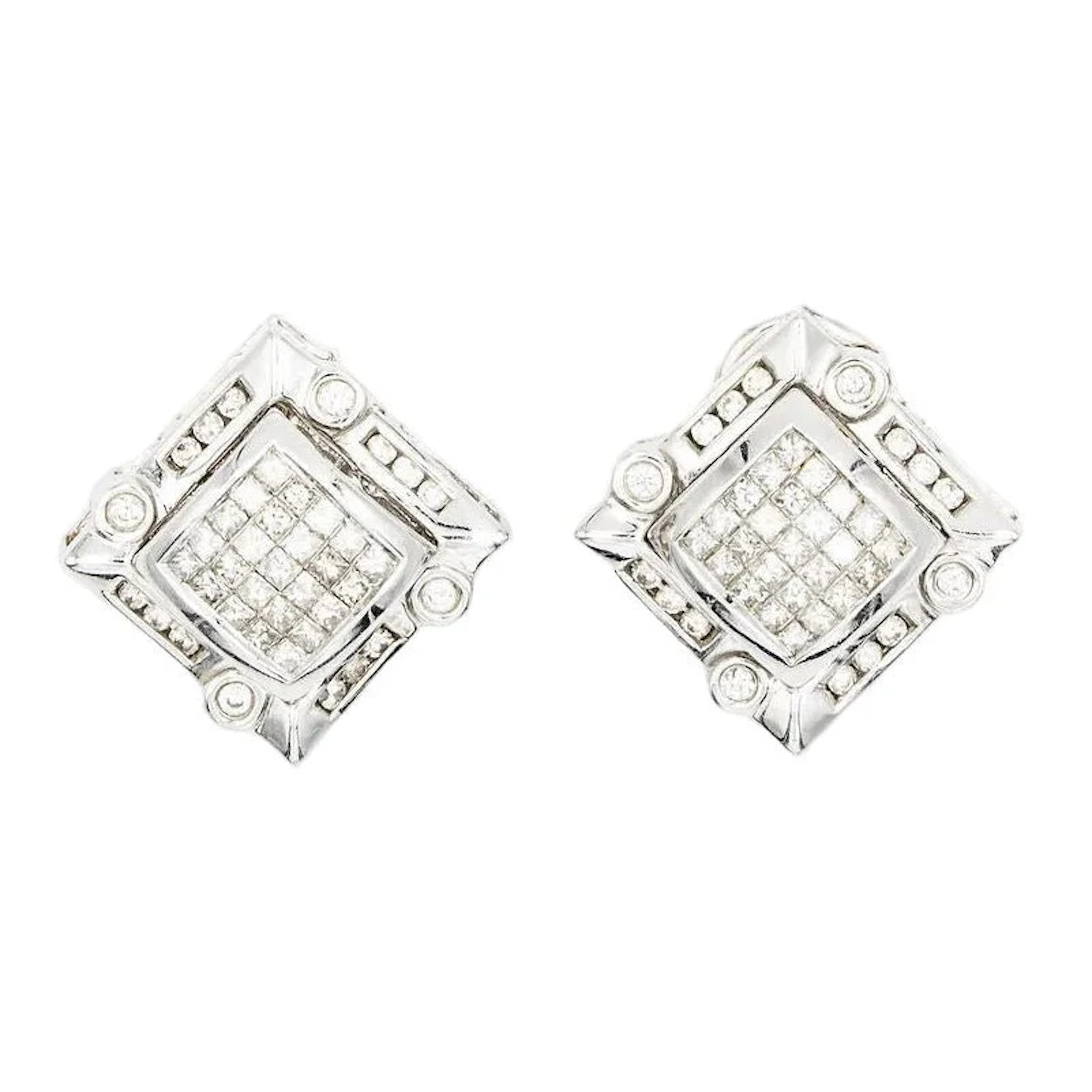Earrings in white gold and diamonds.