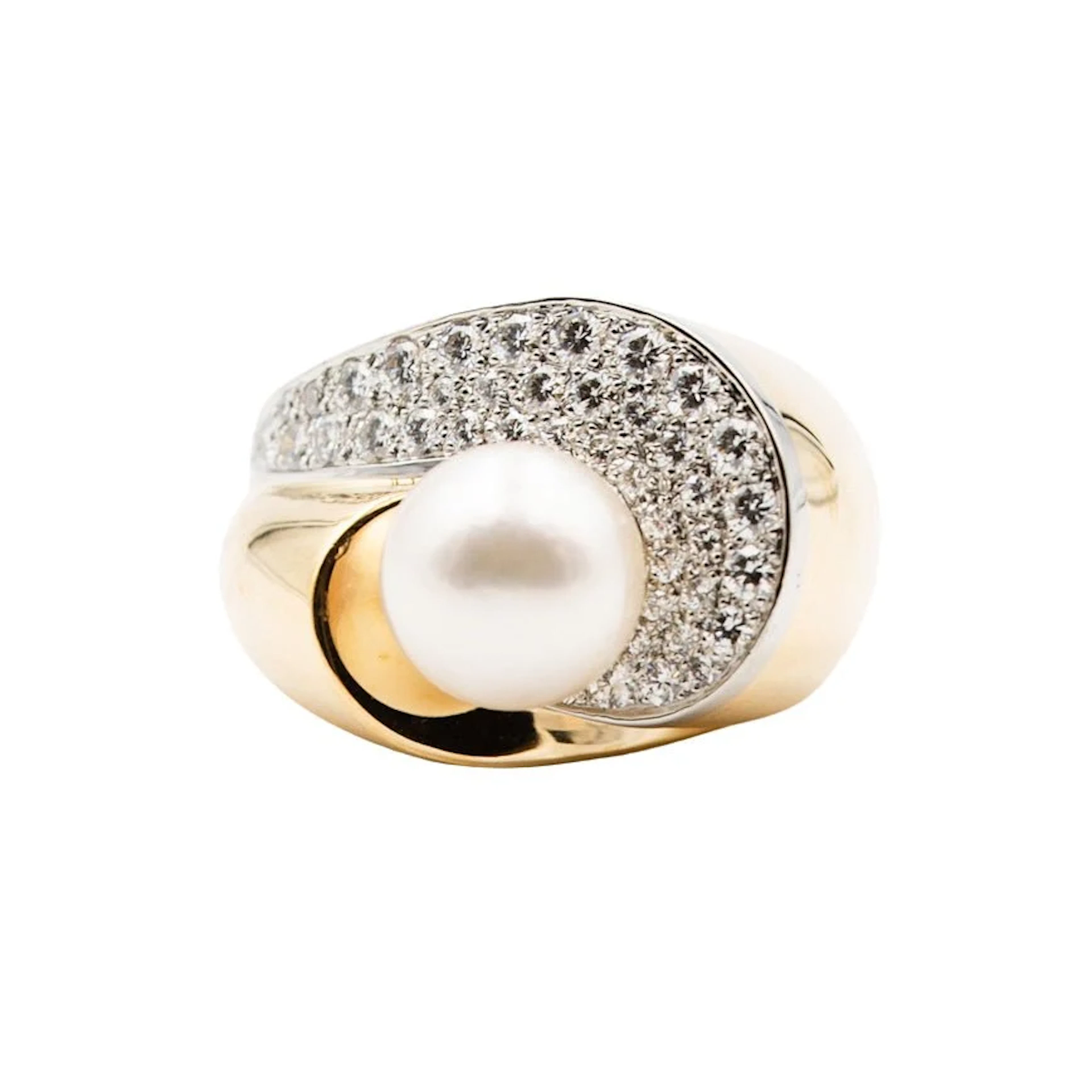 Ring in yellow gold, platinum, pearl and diamonds