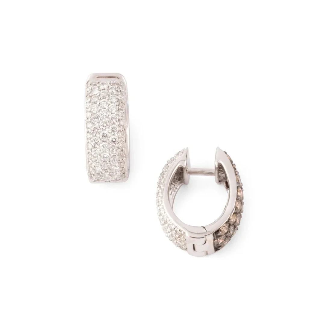 Hoop earrings in white gold and diamonds
