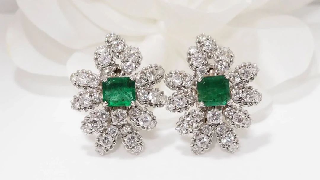 Statement clip-on earrings in white gold with emeralds and diamonds