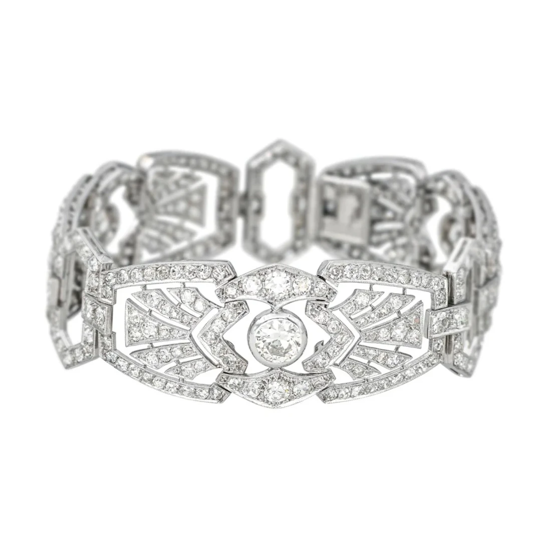 Bracelet Cuff in paltinium and diamonds.