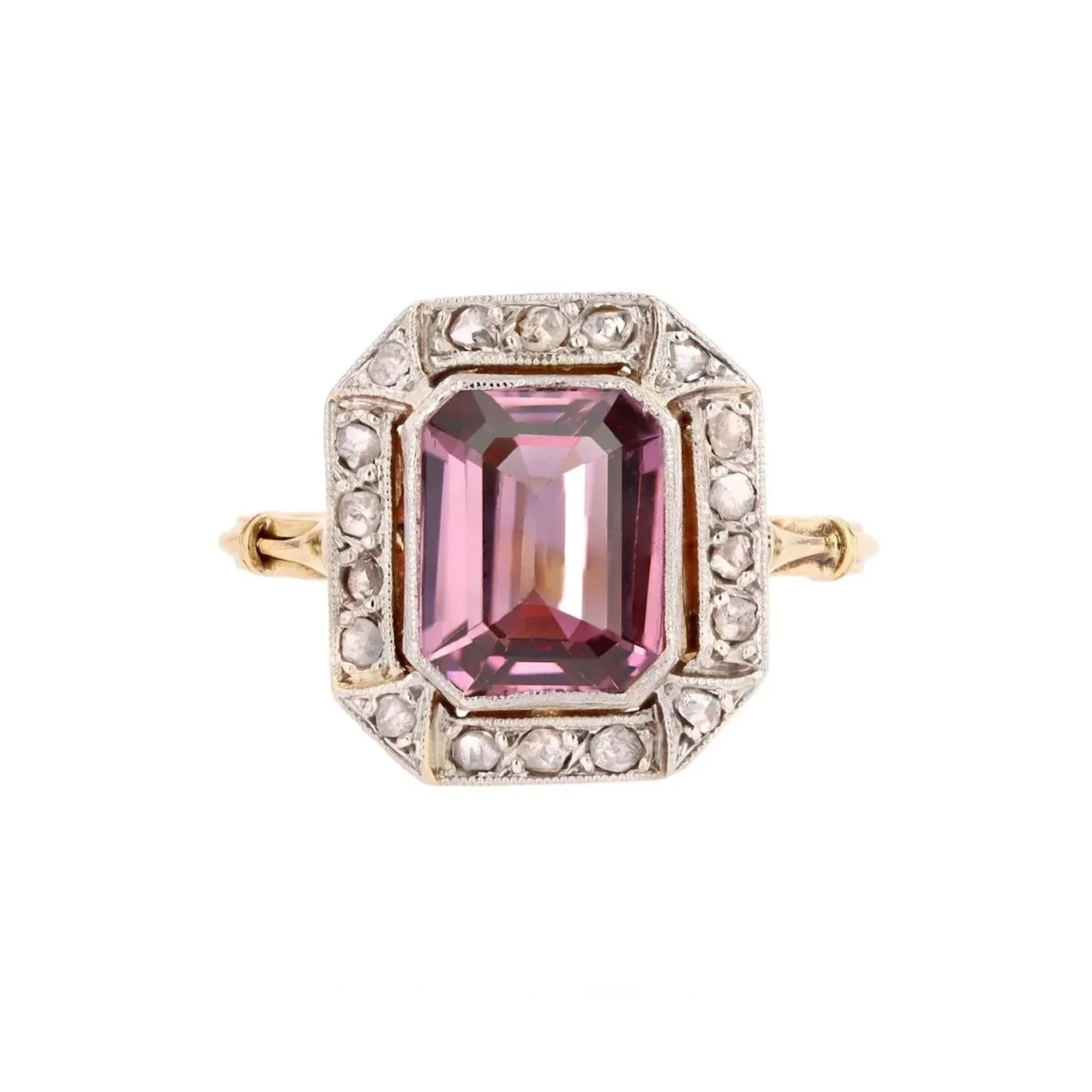 Ring Surrounded by yellow gold, paltinium, spinel and diamonds
