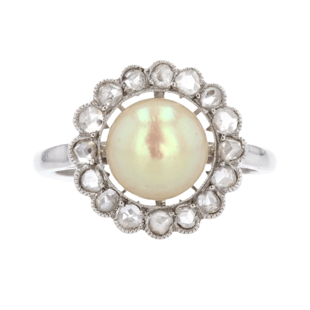 Ring Surroundings in paltinium, pearl and diamonds