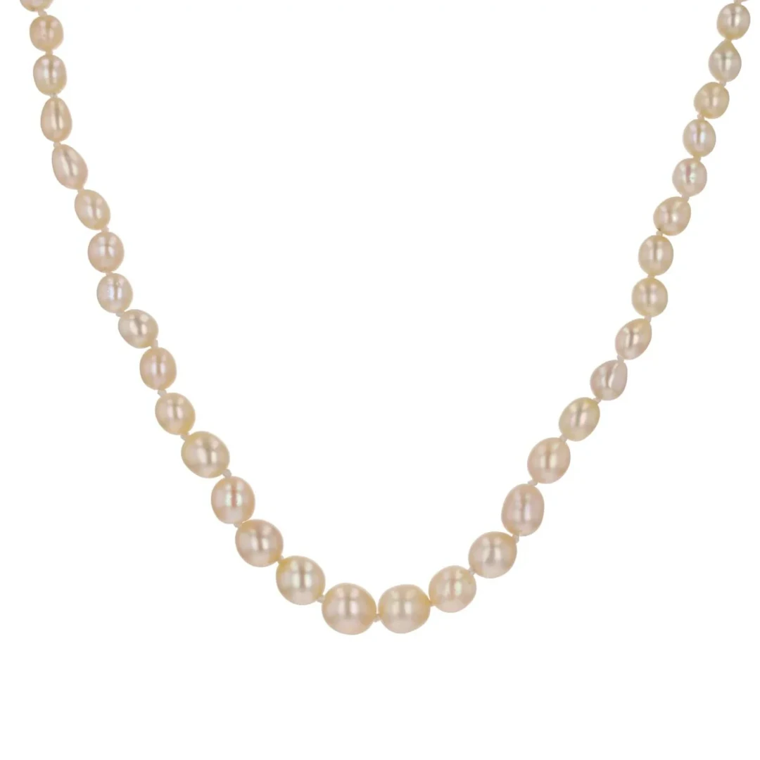 Pearl necklace in white gold, platinum and diamonds