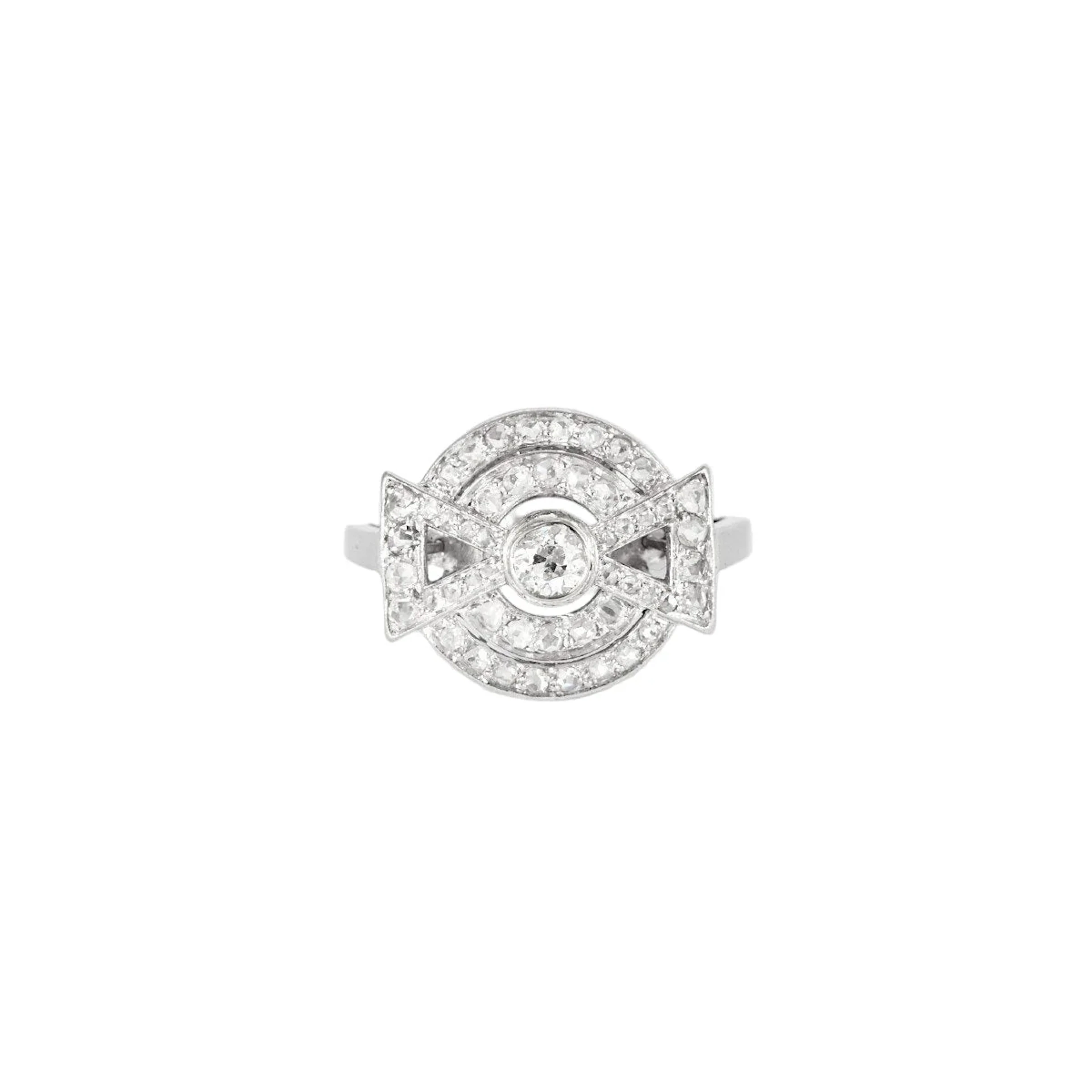 Ring Entourage in paltinium and diamonds