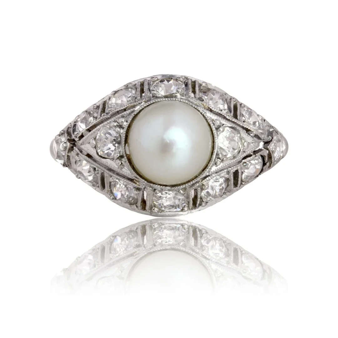 Ring Dome in paltinium, pearl and diamonds