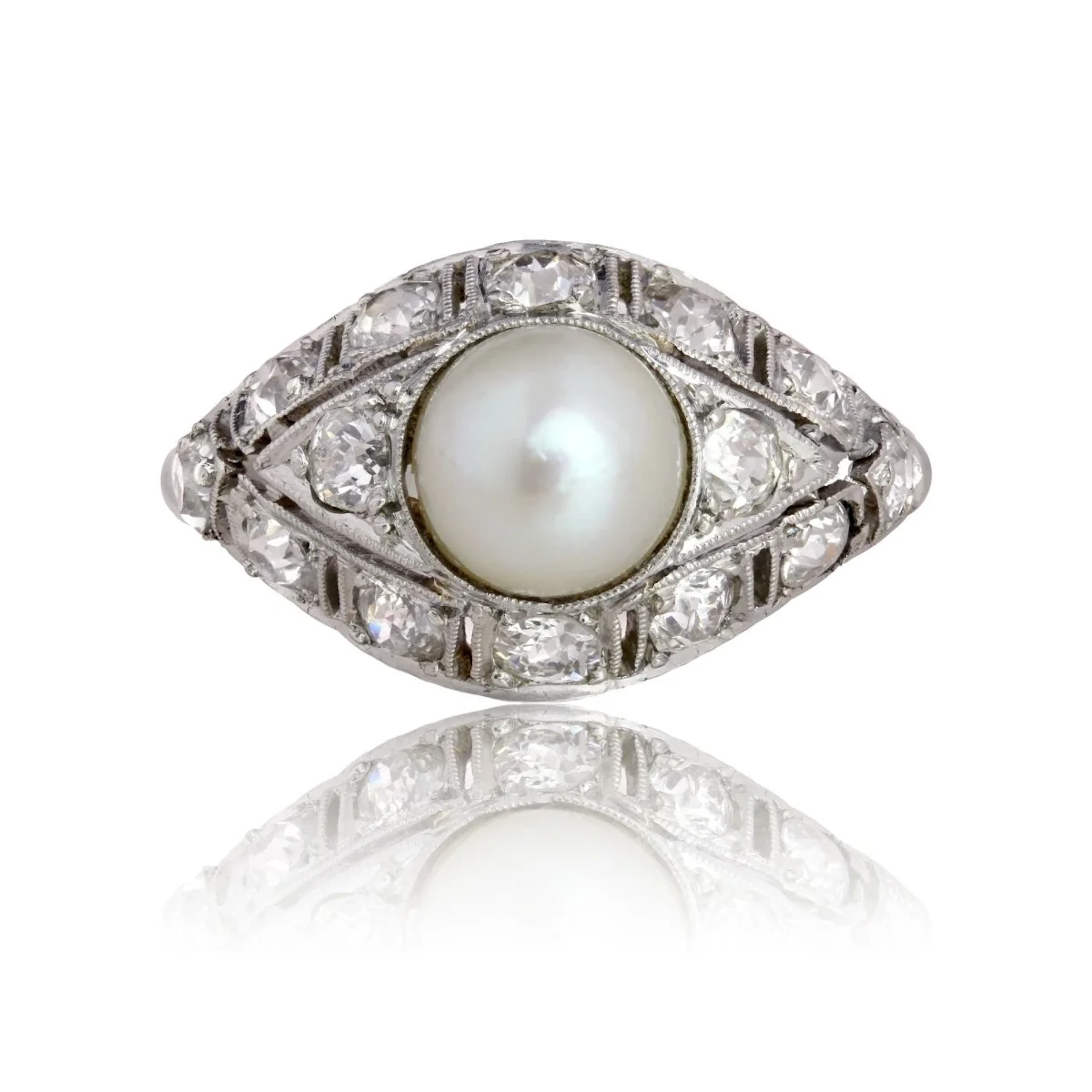 Ring Dome in paltinium, pearl and diamonds