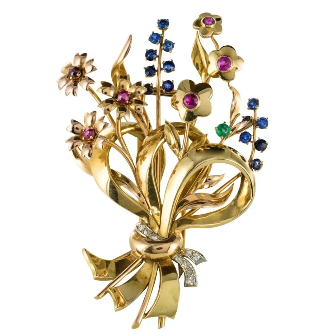 Brooch Pin in yellow gold, rubies, sapphires and emerald