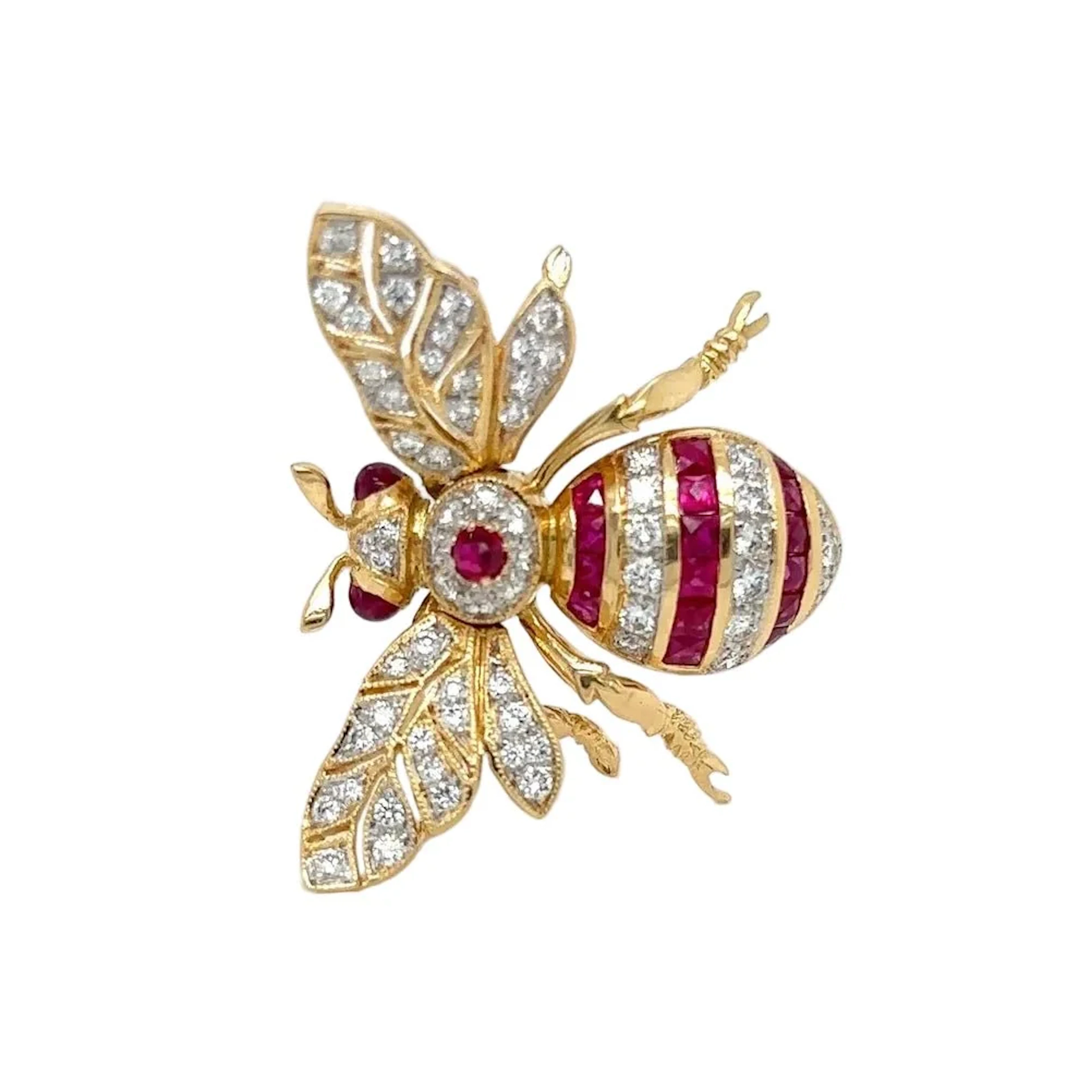 Broche en or jaune, rubis et diamants