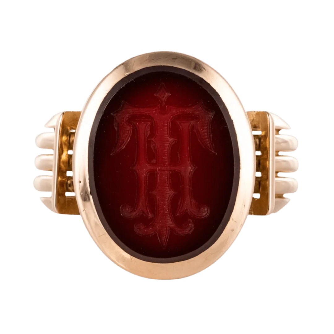 Signet ring in yellow gold and carnelian
