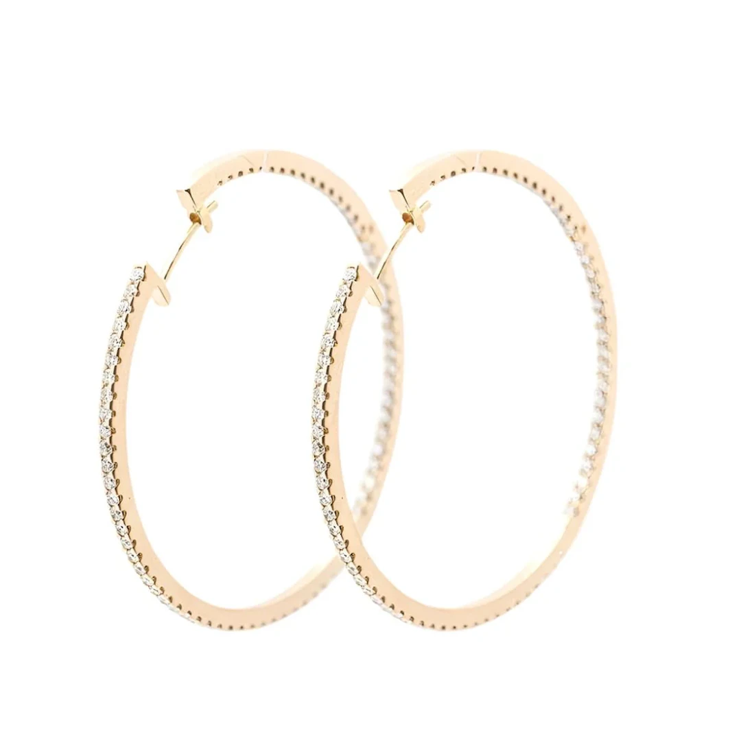 Earrings in gold set with diamonds