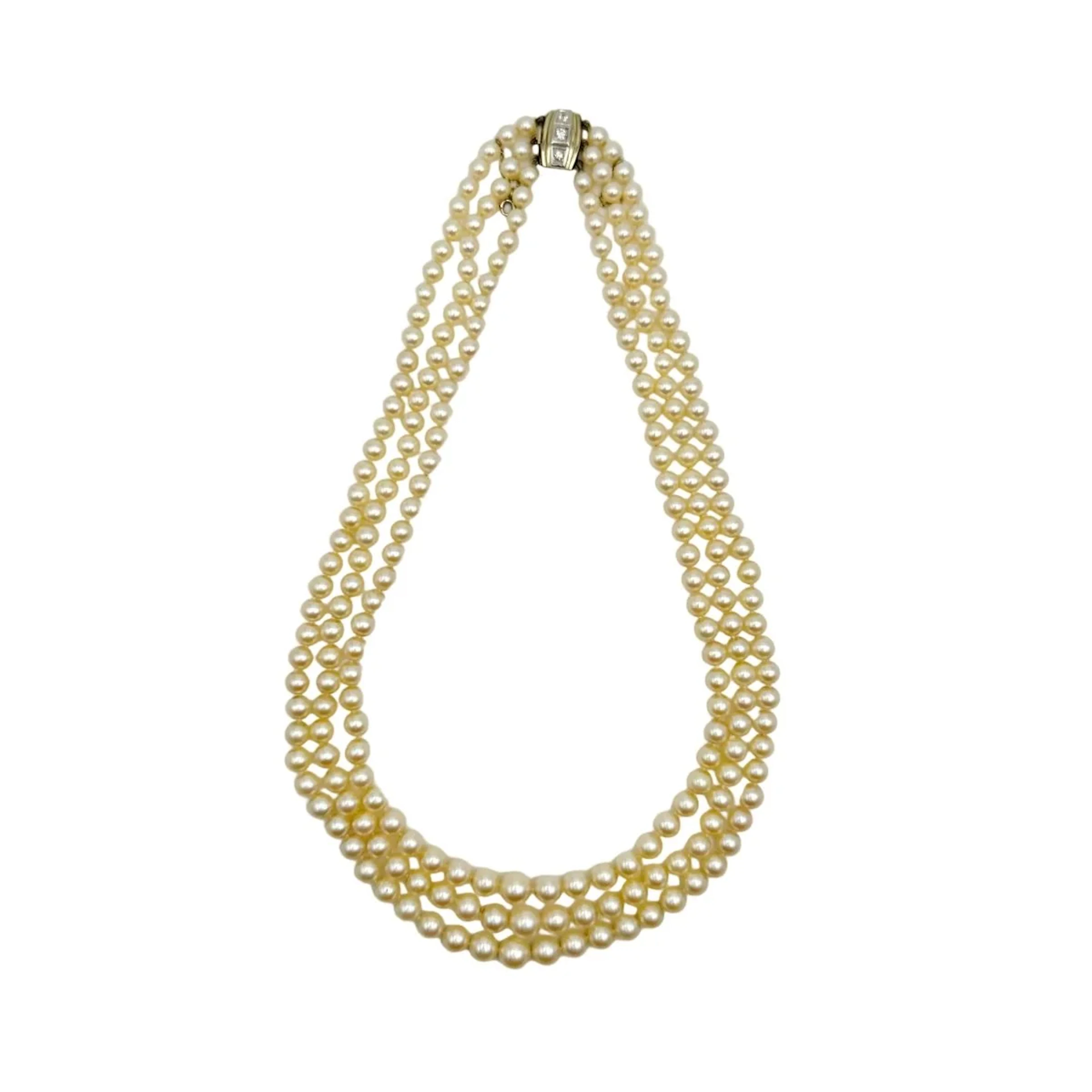 Necklace of Pearls three rows in cultured pearl, white gold and diamonds