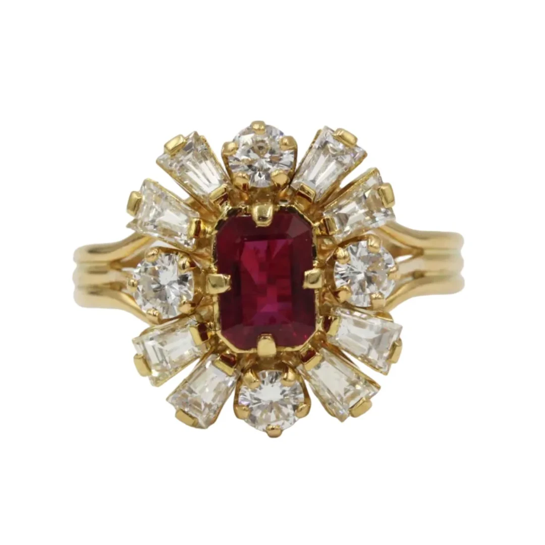 Entourage Ring in Yellow gold, Ruby and Diamonds