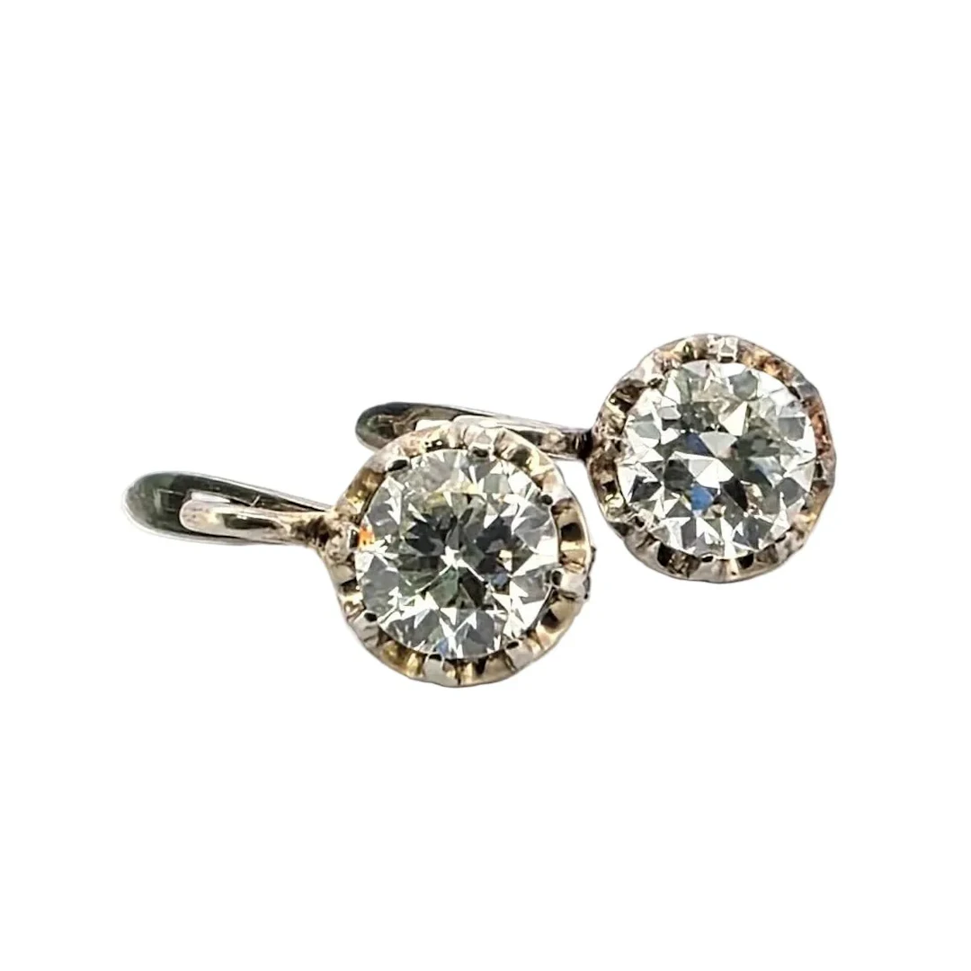Dormeuses earrings in white gold and diamonds
