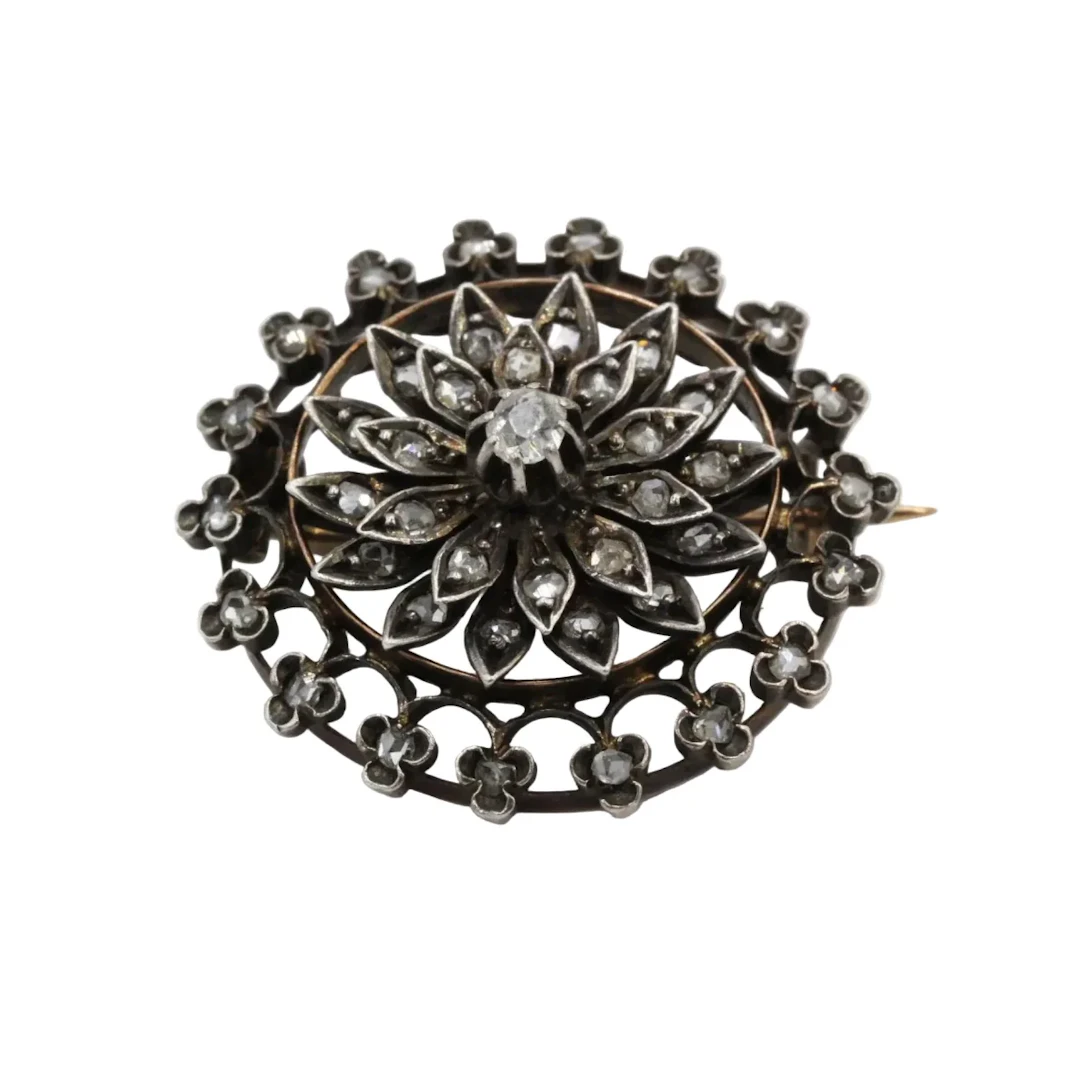 Brooch made of yellow gold, silver, and diamonds