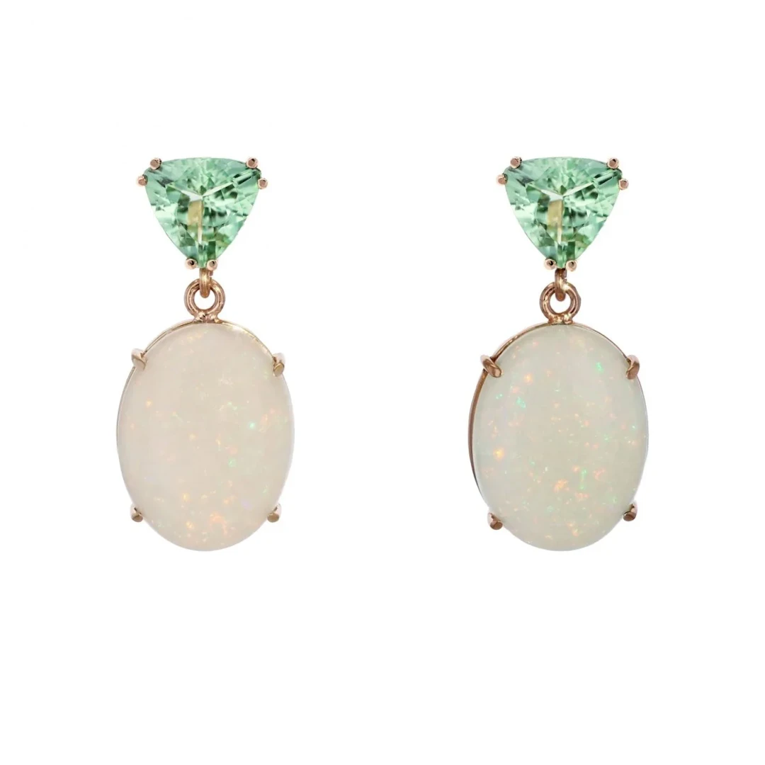 Earrings Nails in yellow gold, garnets and opals