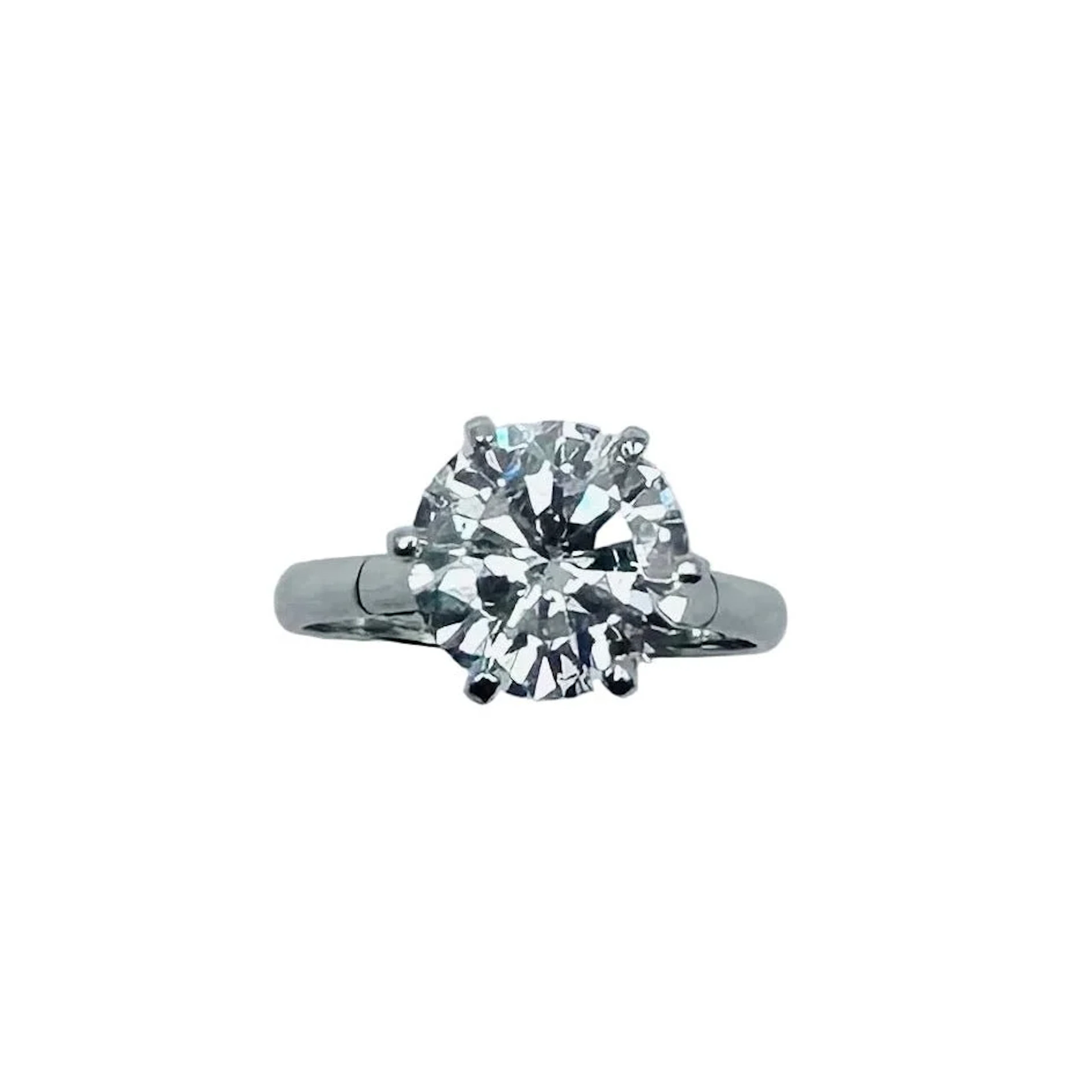 White gold and diamond Solitaire Ring