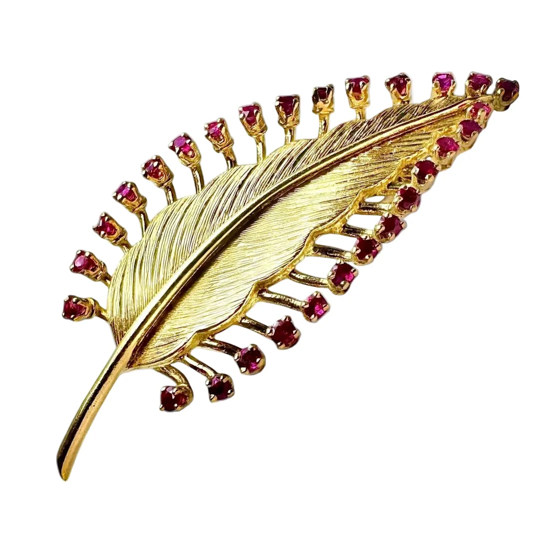 LACLOCHE Leaf Pin Brooch in yellow gold and rubies