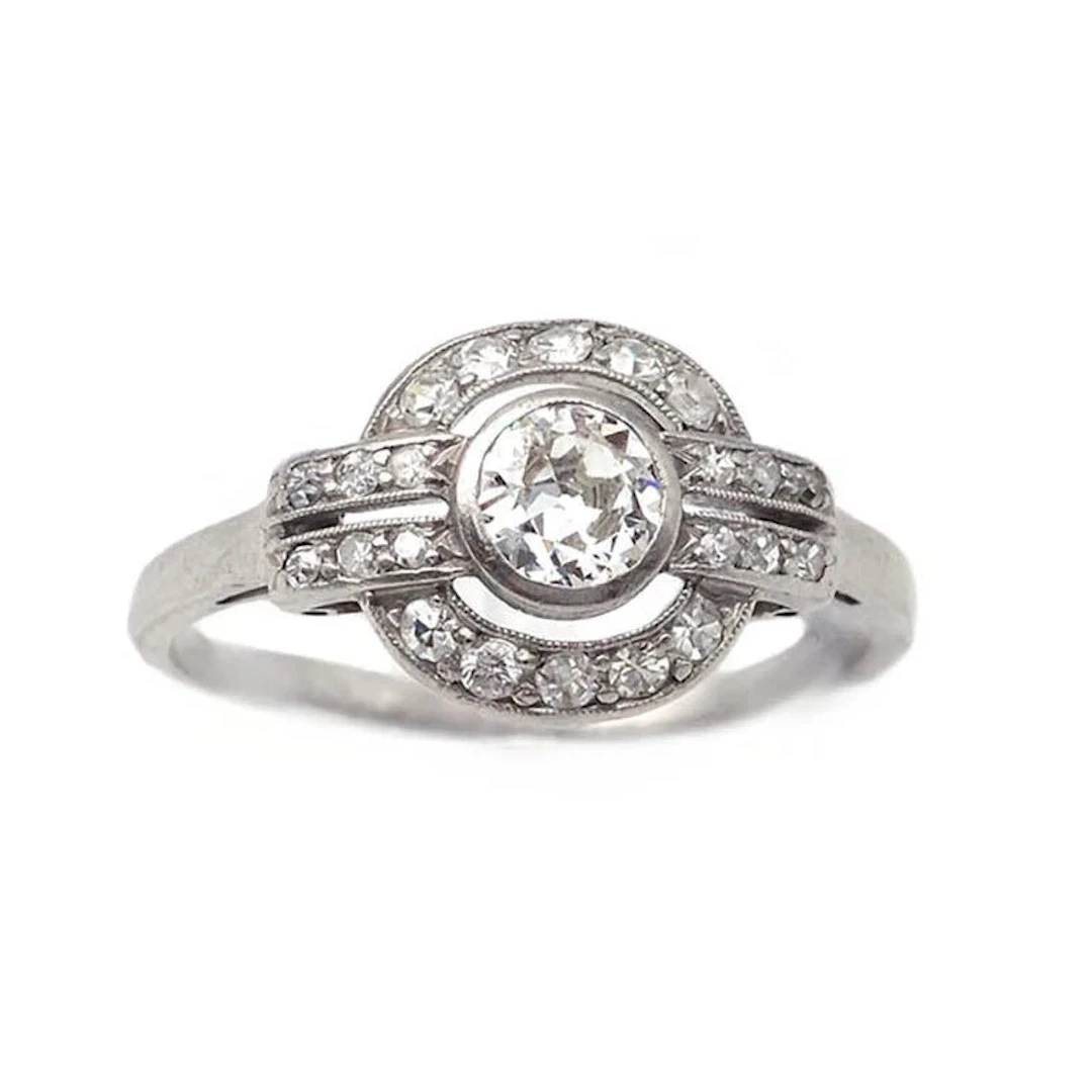 Entourage Ring in Platinum and Diamonds
