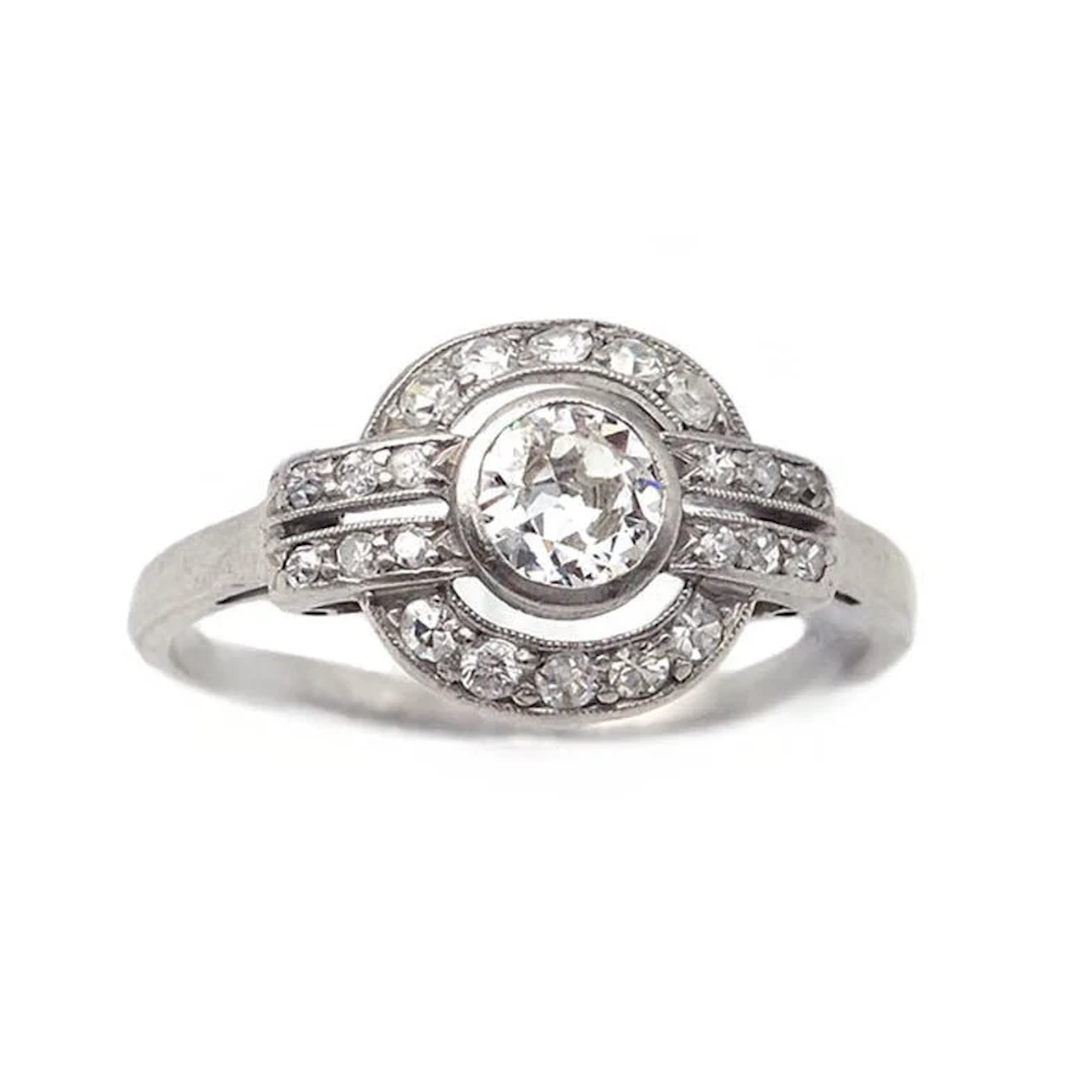 Entourage Ring in Platinum and Diamonds