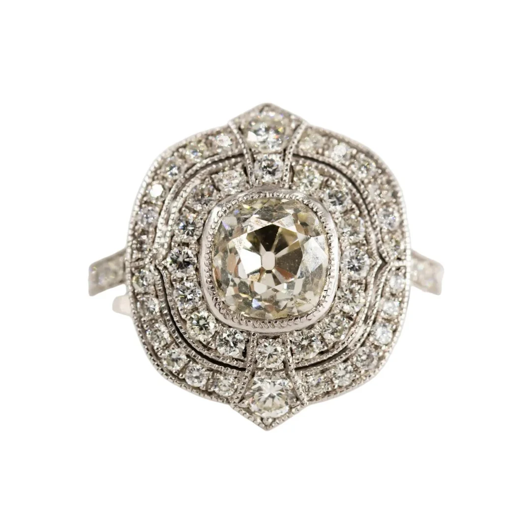 Entourage Ring in white gold, Platinum, and Diamonds