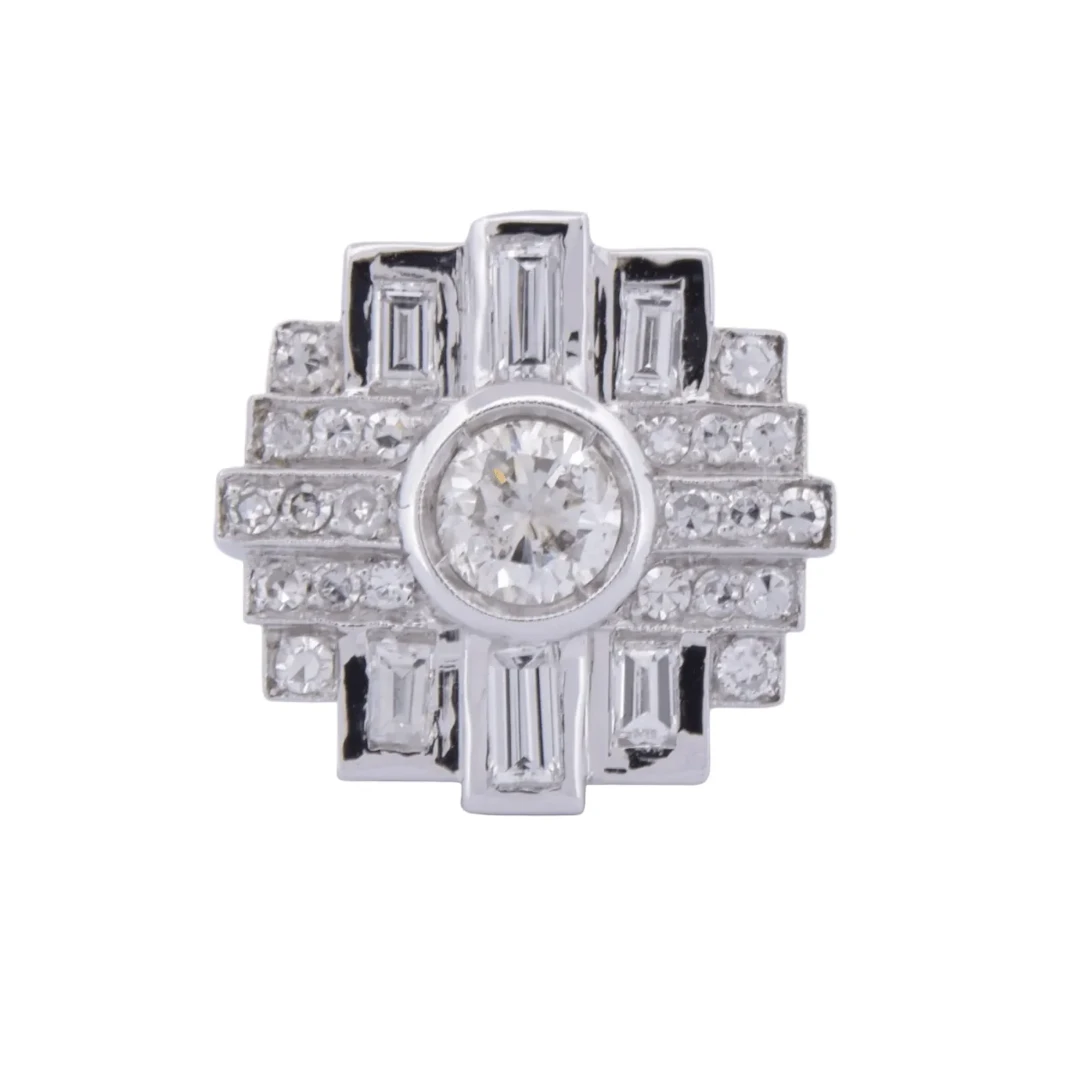 Ring in white gold and diamonds.