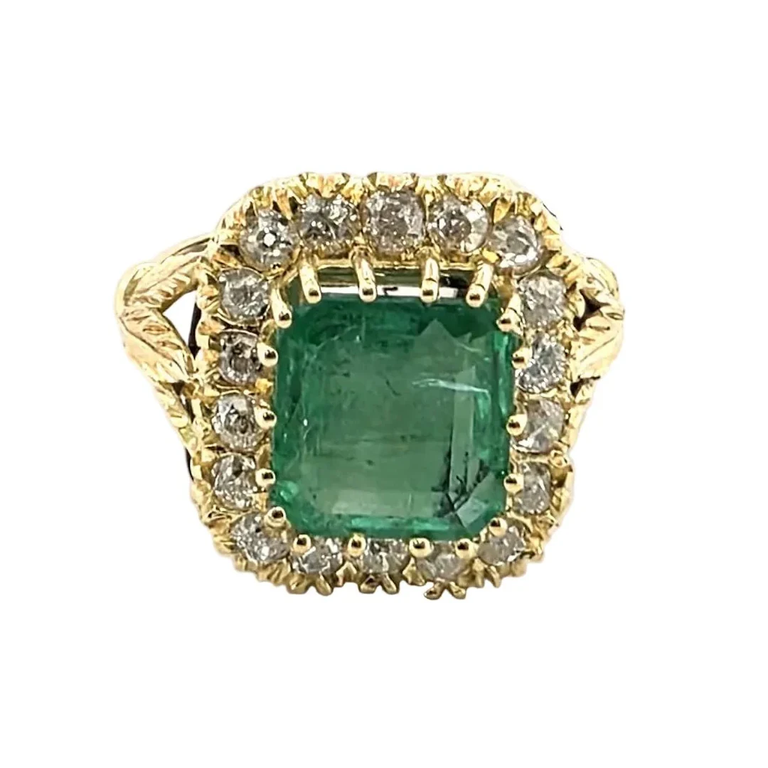"Entourage" Ring in Yellow Gold, Emerald, and Diamonds
