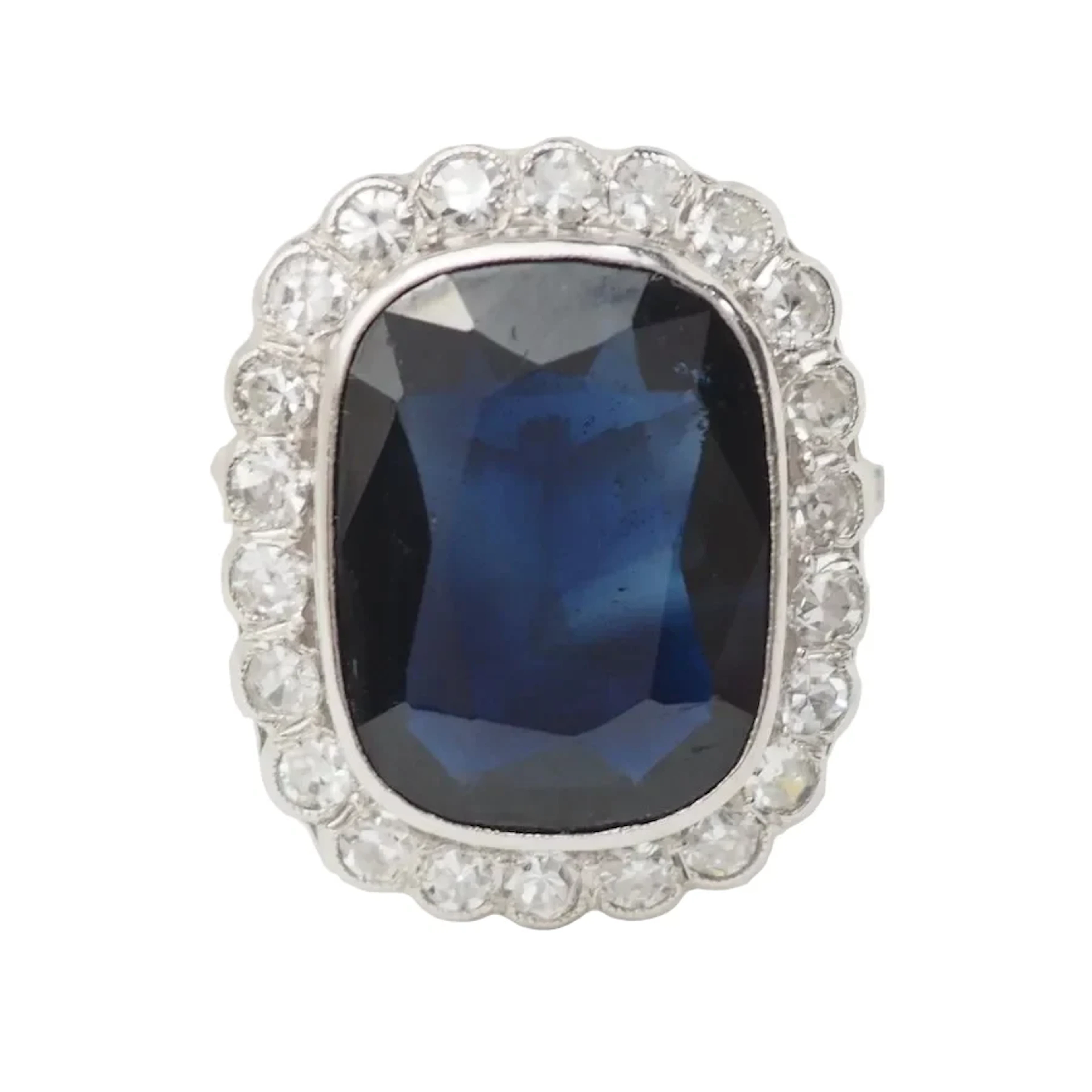 Pompadour ring in white gold, sapphire and diamonds