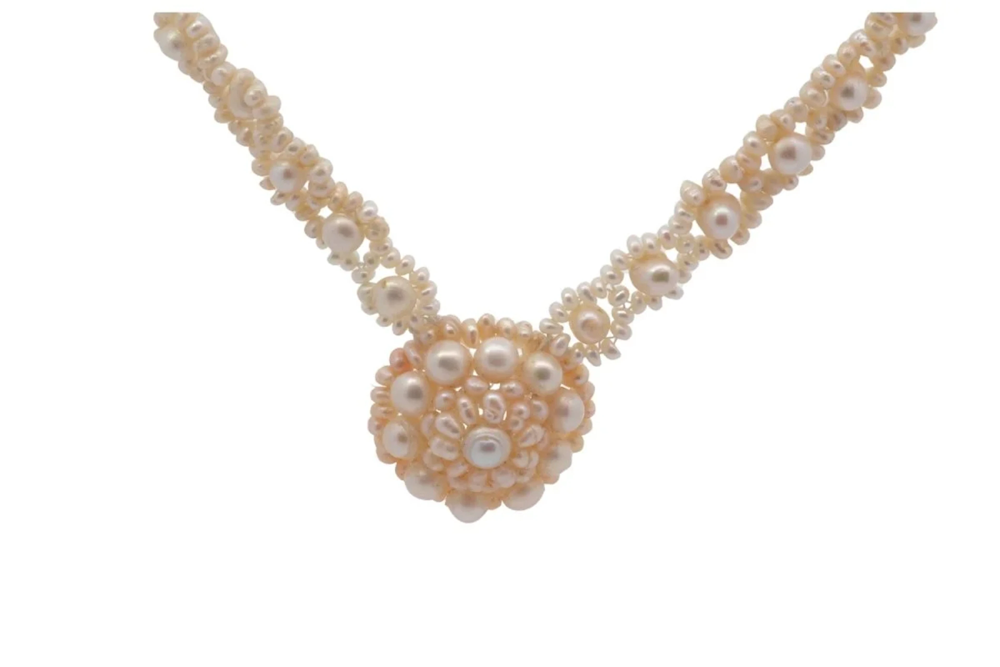 Necklace in gold and fine pearls