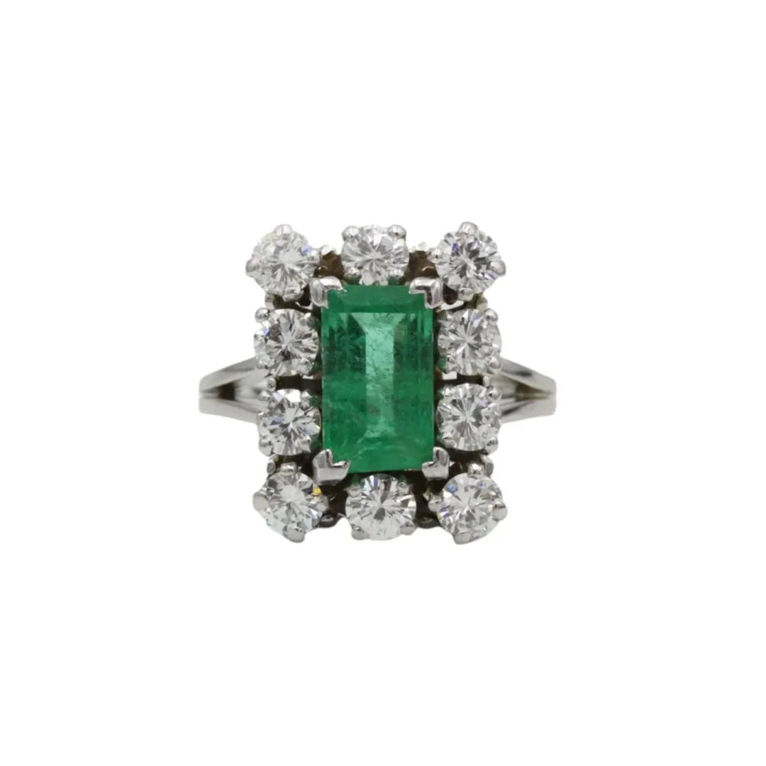 Daisy ring in white gold, emerald and diamonds