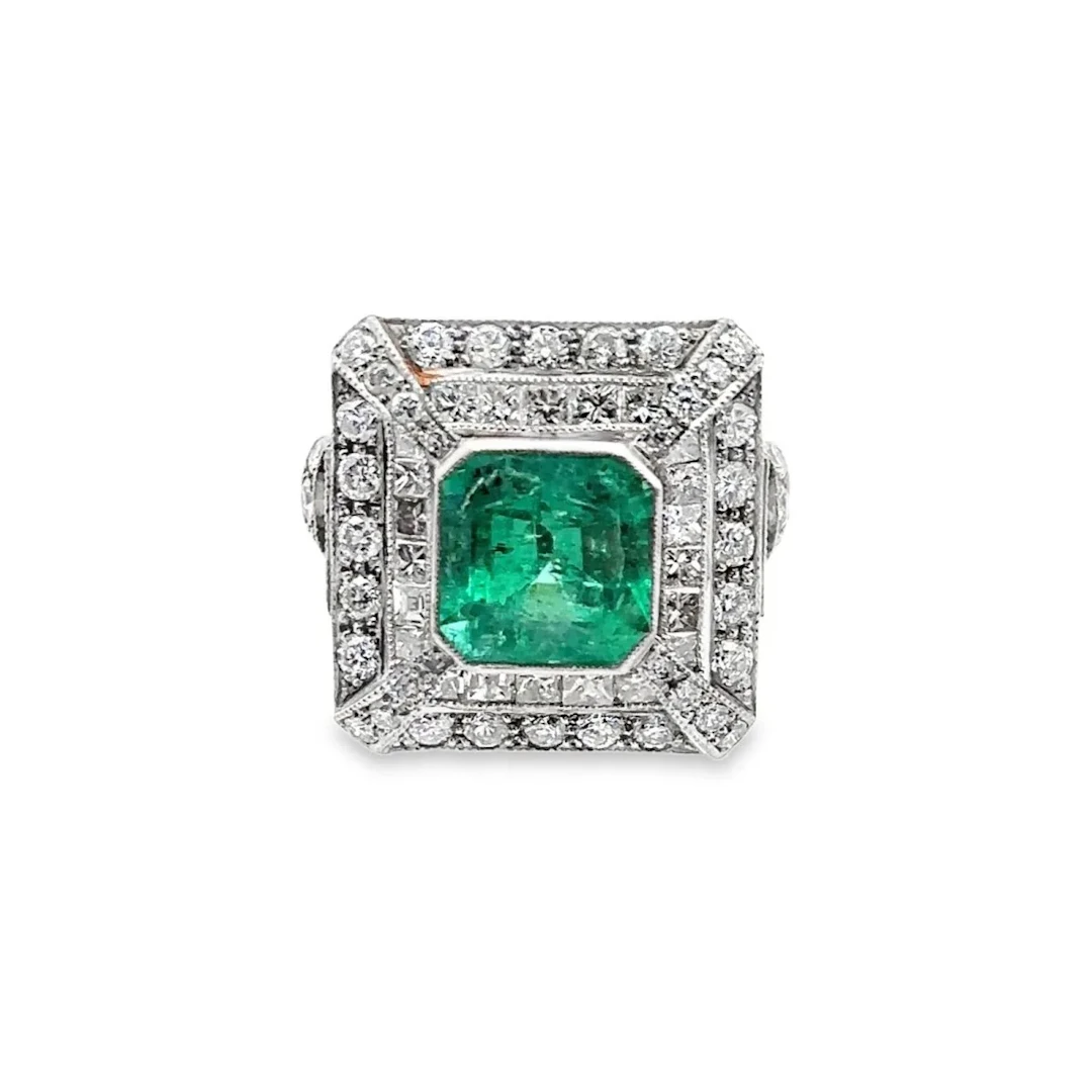 Cocktail Ring in White Gold, Emerald, and Diamonds