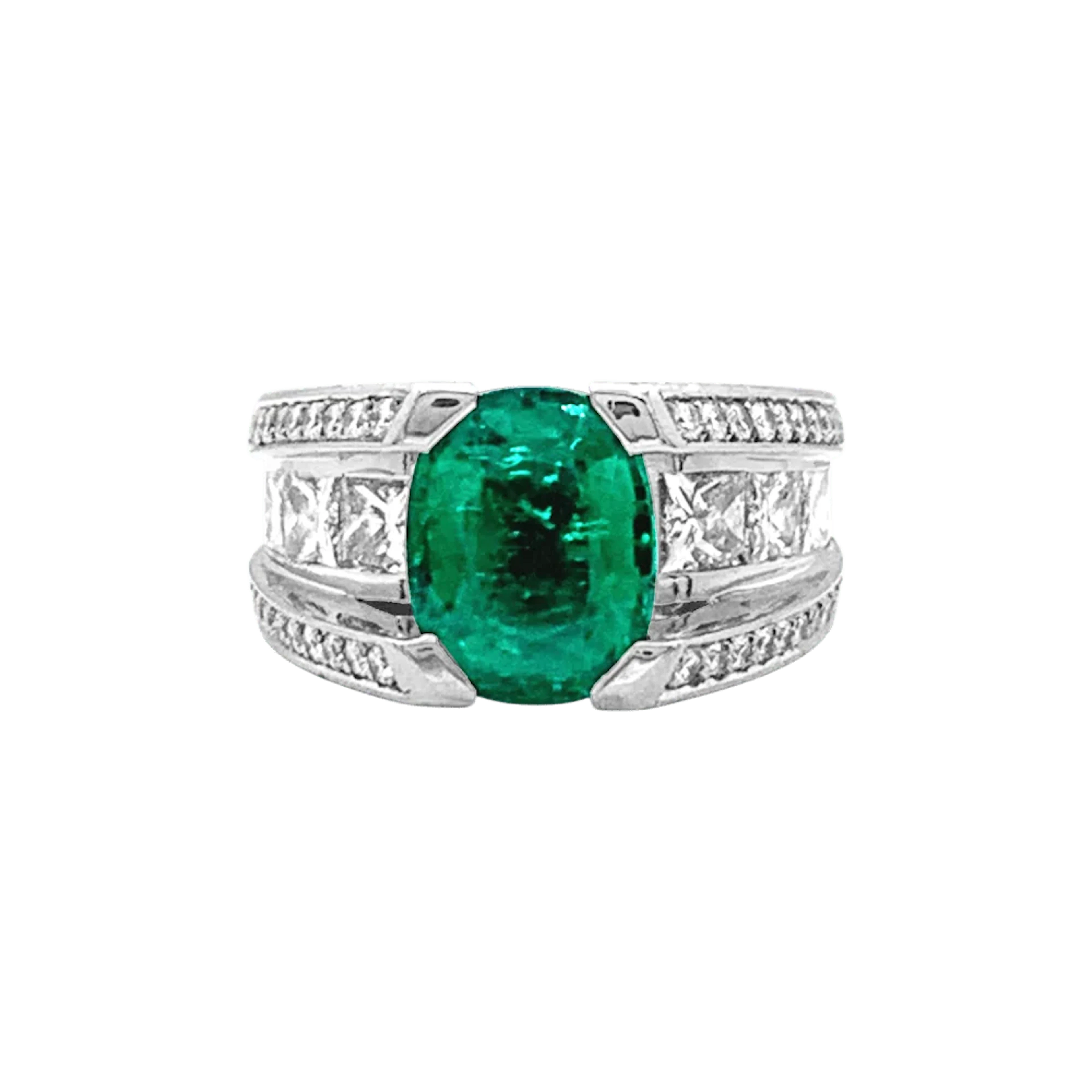 White gold, emerald and diamond Ring